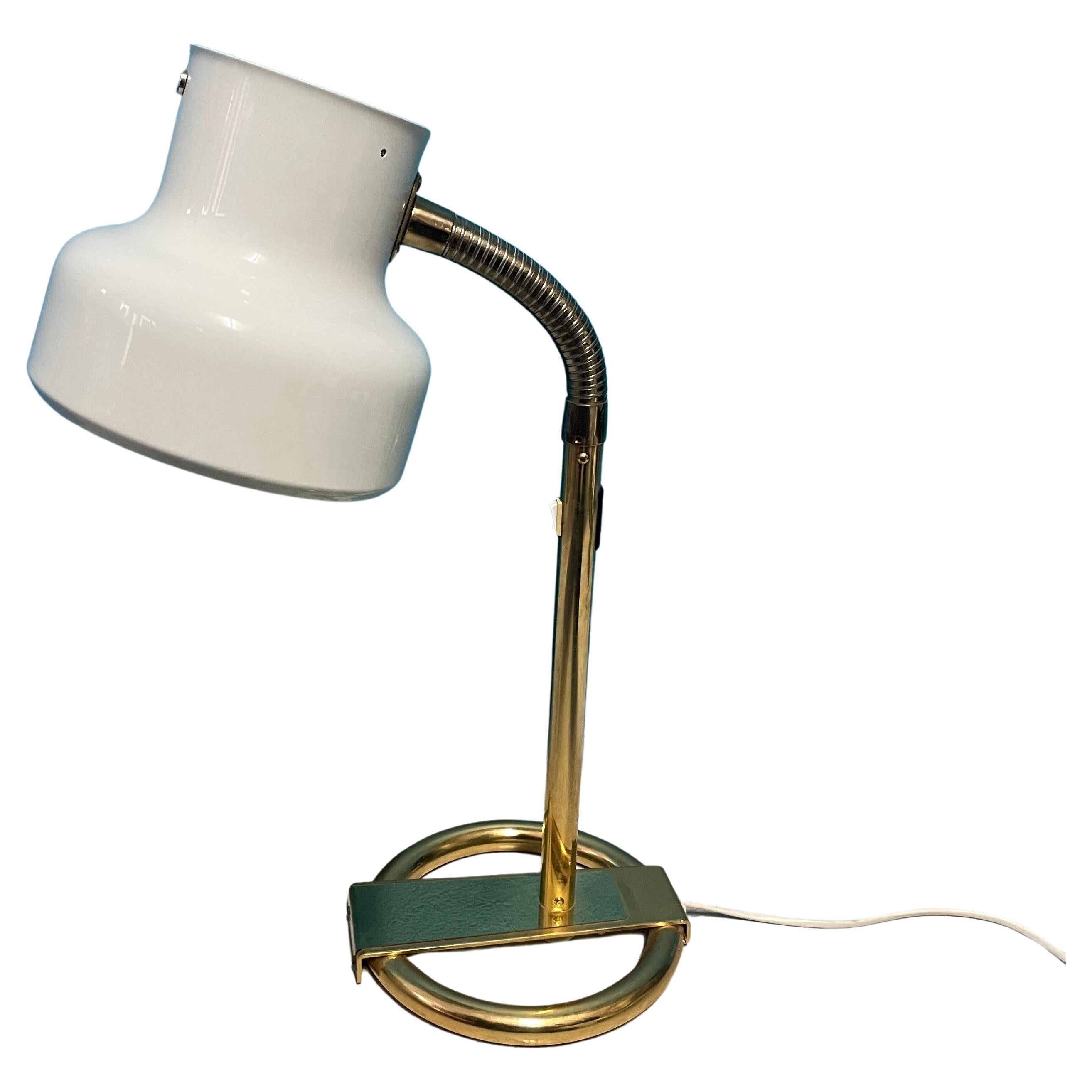 Iconic Swedish Bumling table lamp. Bumling lamp series Designed in 1968 by Anders Pehrson for Ateljé Lyktan, Ahus, Sweden.

This lamp has a beautiful and timeless color combination, brass frame with white colored shade.  

- Adjustable Shade
-