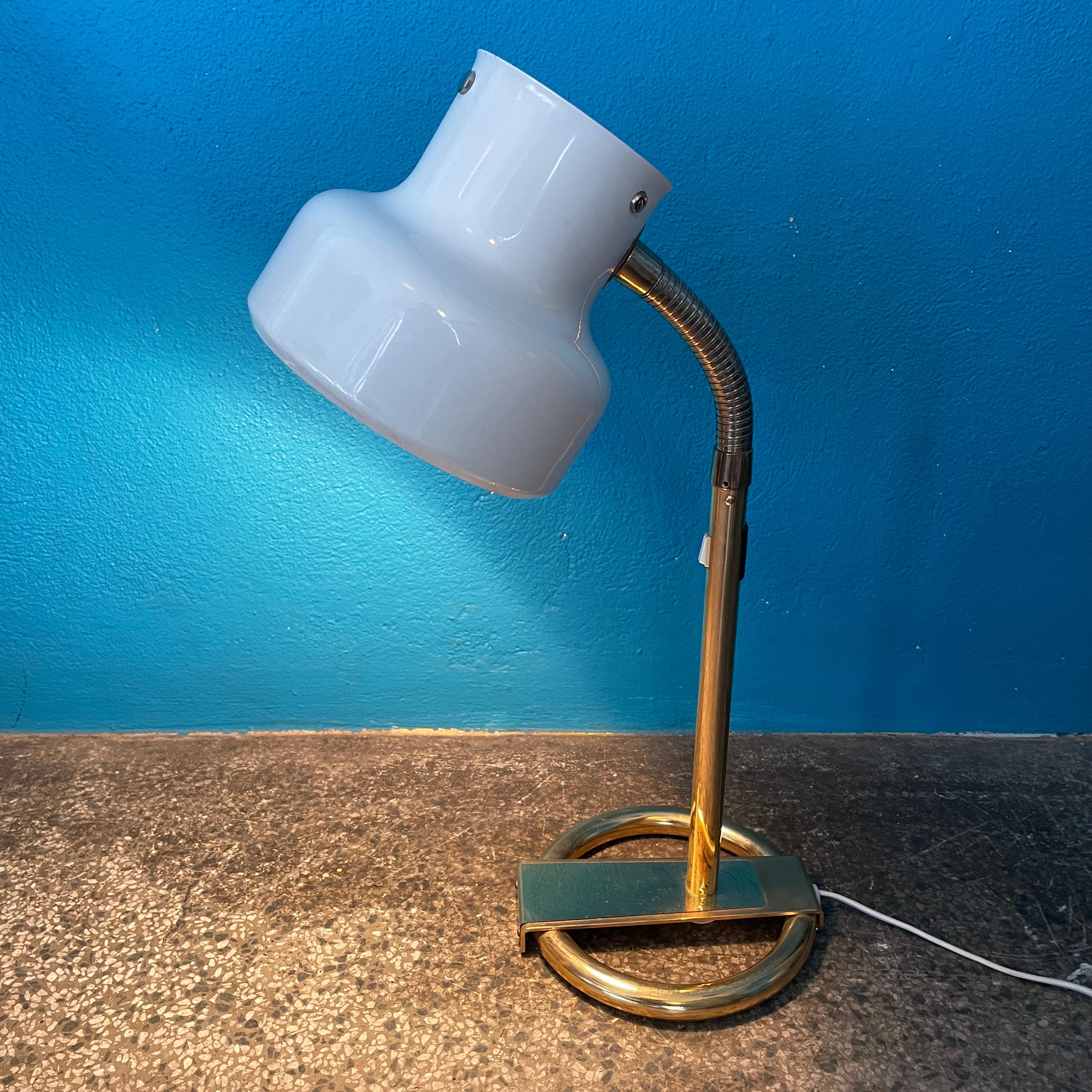 Ateljé Lyktan Bumling Schreibtischlampe, entworfen von Anders Pehrson, hergestellt in Schweden.   (Skandinavische Moderne) im Angebot