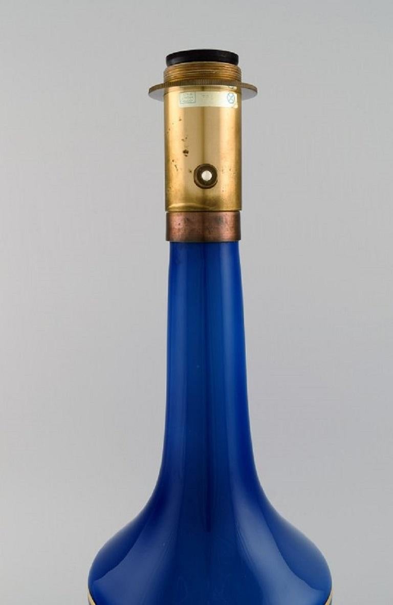 Swedish Ateljé Lyktan, Sweden, Large Table Lamp in Dark Blue Mouth-Blown Art Glass