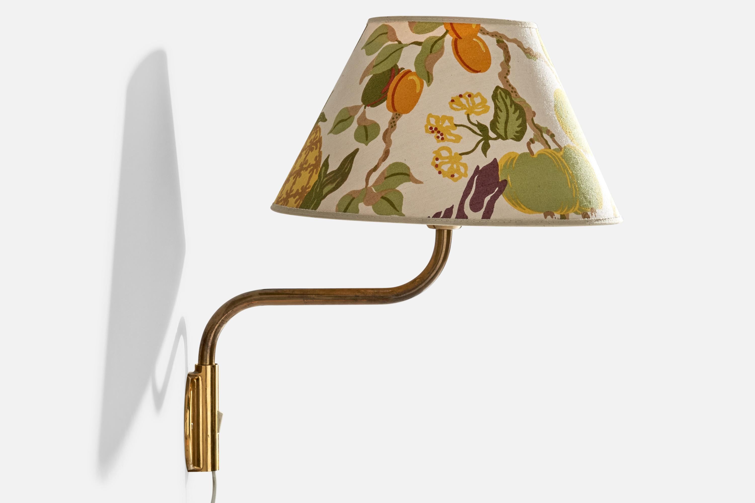 Ateljé Lyktan, Wall Light, Brass, Fabric, Sweden, 1970s In Good Condition For Sale In High Point, NC