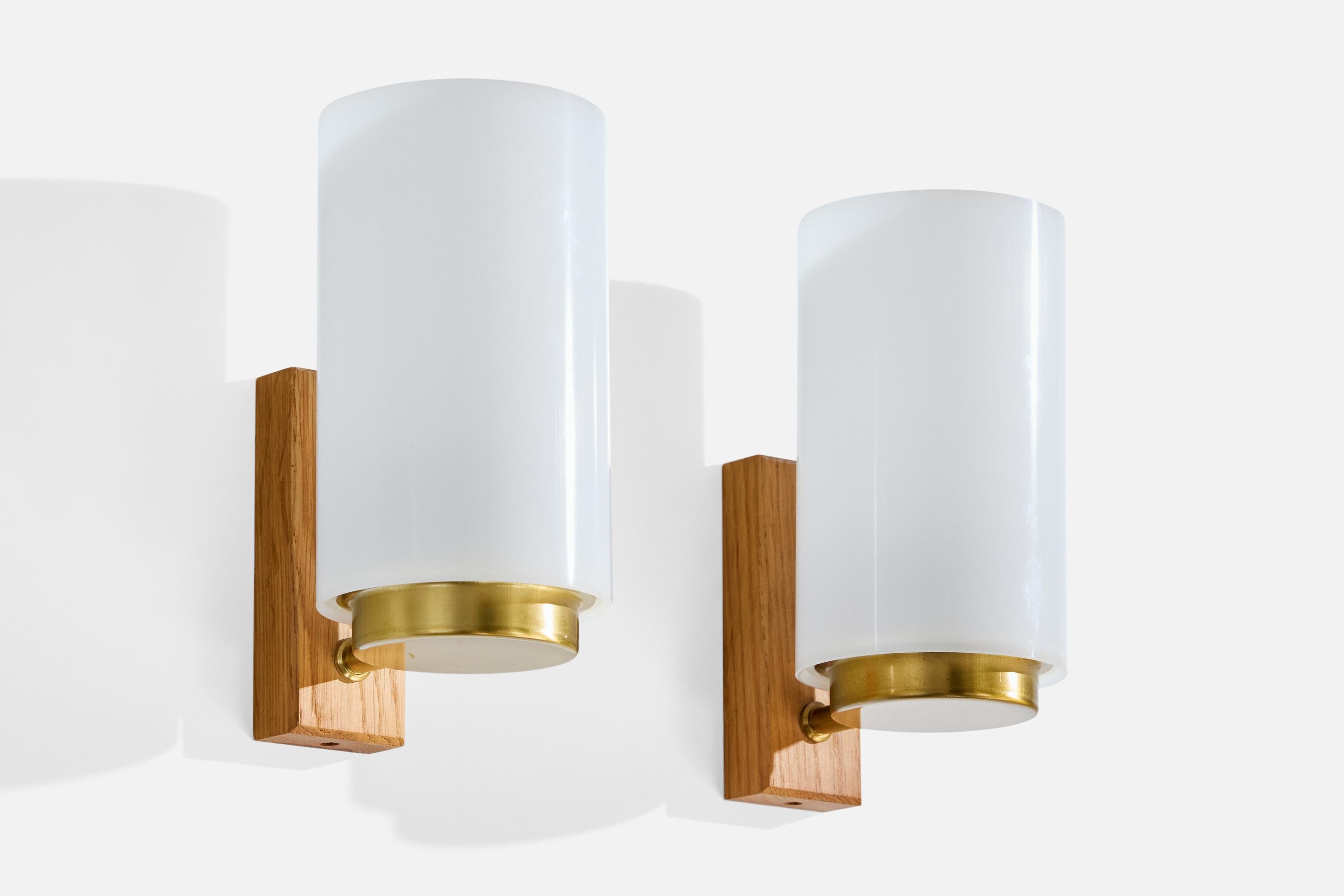 A pair of oak, brass and white acrylic wall lights produced by Ateljé Lyktan, Sweden, c. 1960s.

Overall Dimensions (Inches): 7.25