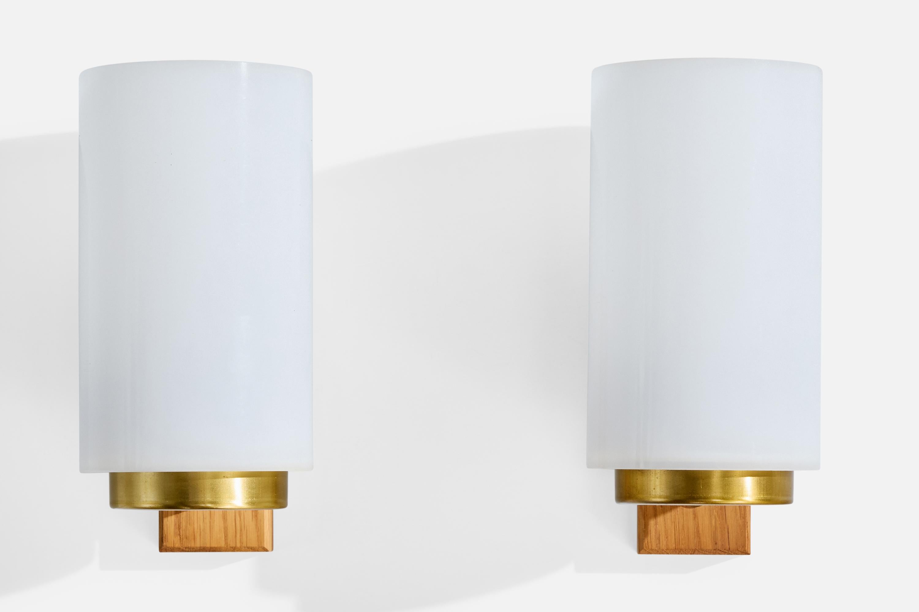 Mid-Century Modern Ateljé Lyktan, Wall Lights, Oak, Brass, Acrylic, Sweden, 1960s For Sale