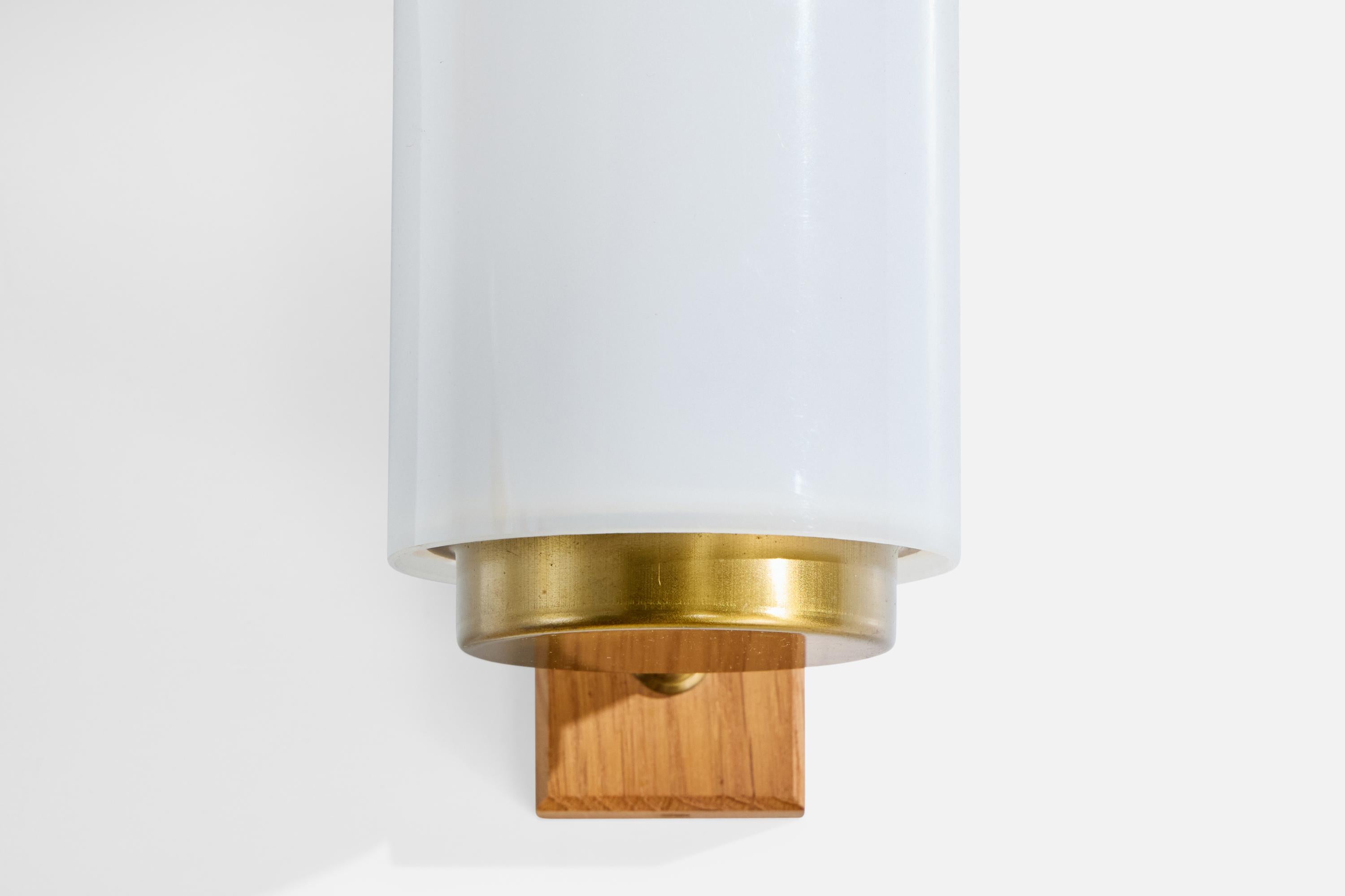 Ateljé Lyktan, Wall Lights, Oak, Brass, Acrylic, Sweden, 1960s For Sale 2