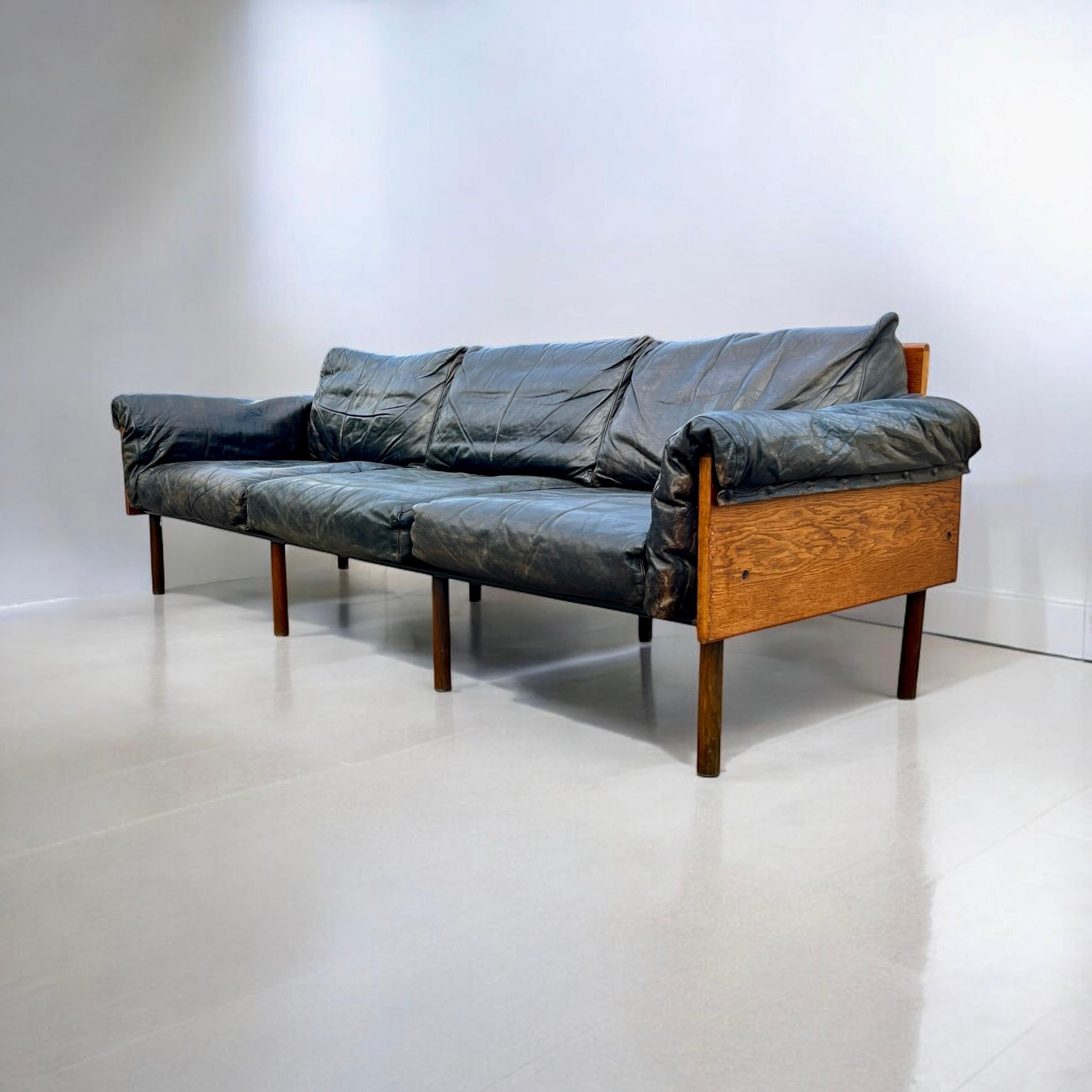 'Ateljee' Leather And Ash Sofa And Armchair By Yrjö Kukkapuro For Haimi Finland In Good Condition For Sale In London, GB