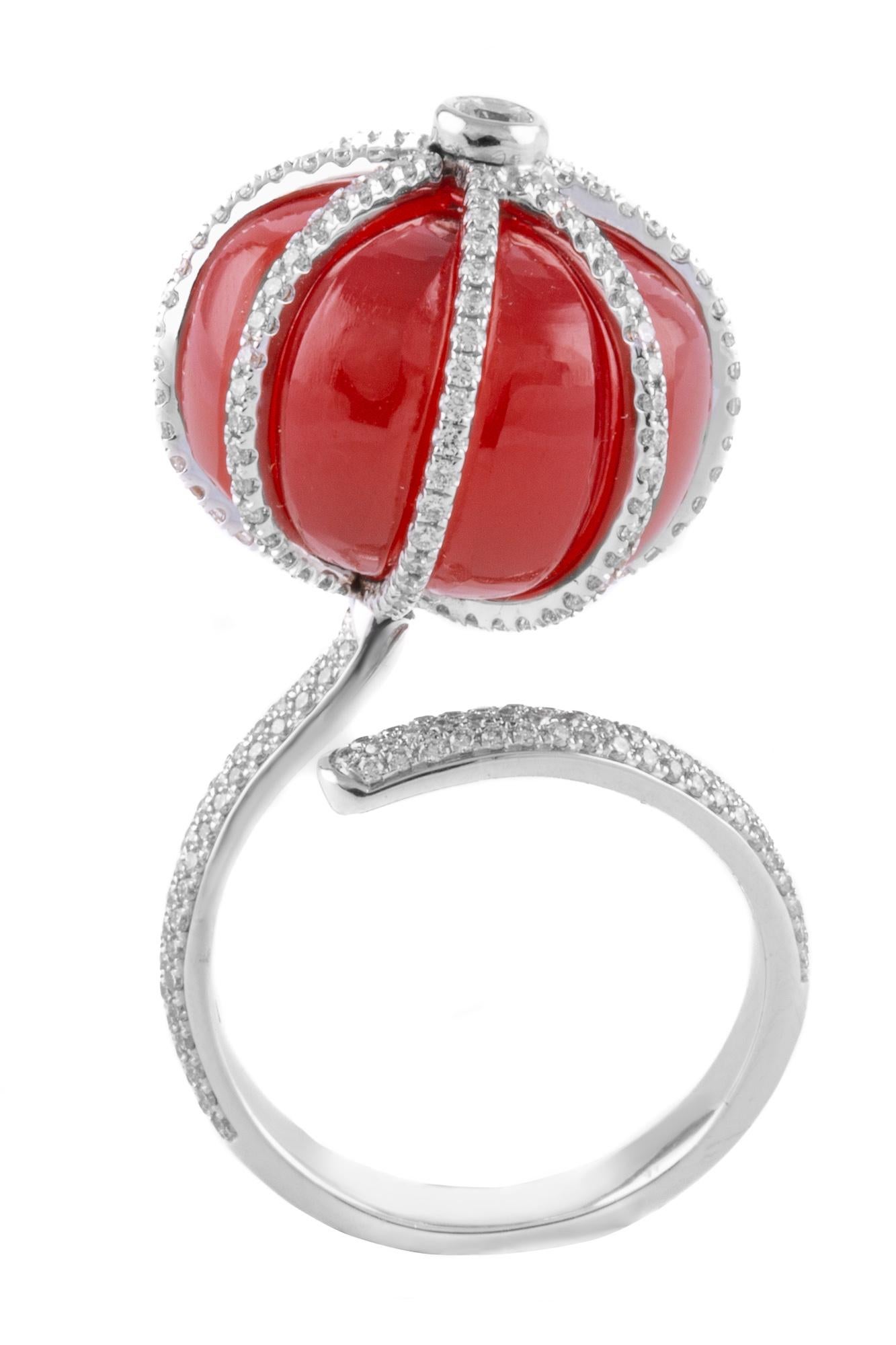 Contemporary 18 Karat White Gold Red Carnelian and Diamond Cocktail Ring For Sale