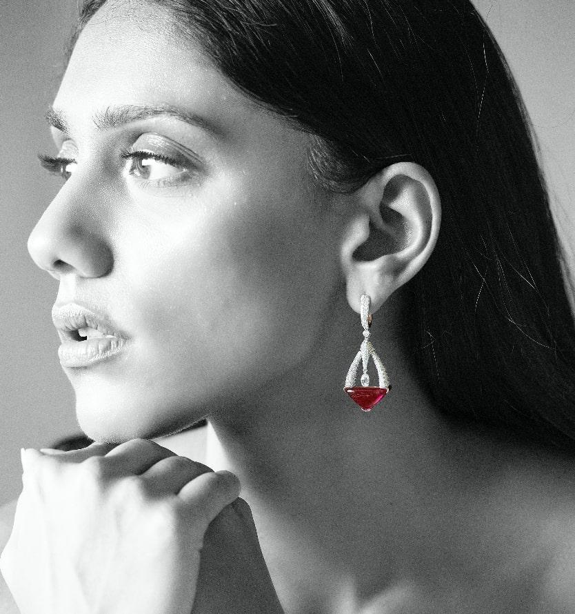18 Karat White Gold Rubelite and Diamond Earrings In New Condition For Sale In Mumbai, Maharashtra