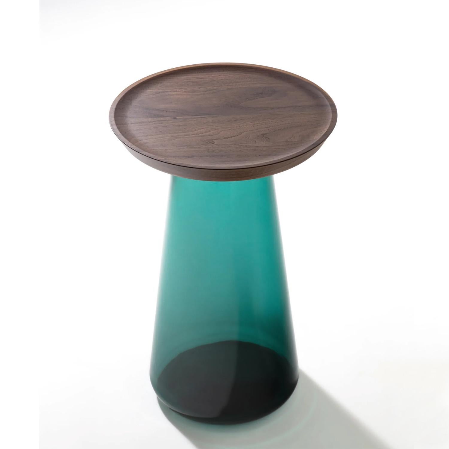 Side Table Aterma High with blown glass base in 
aqua green finish and with round solit walnut top.
Also available on request in red wine finish or in 
smocked finish.