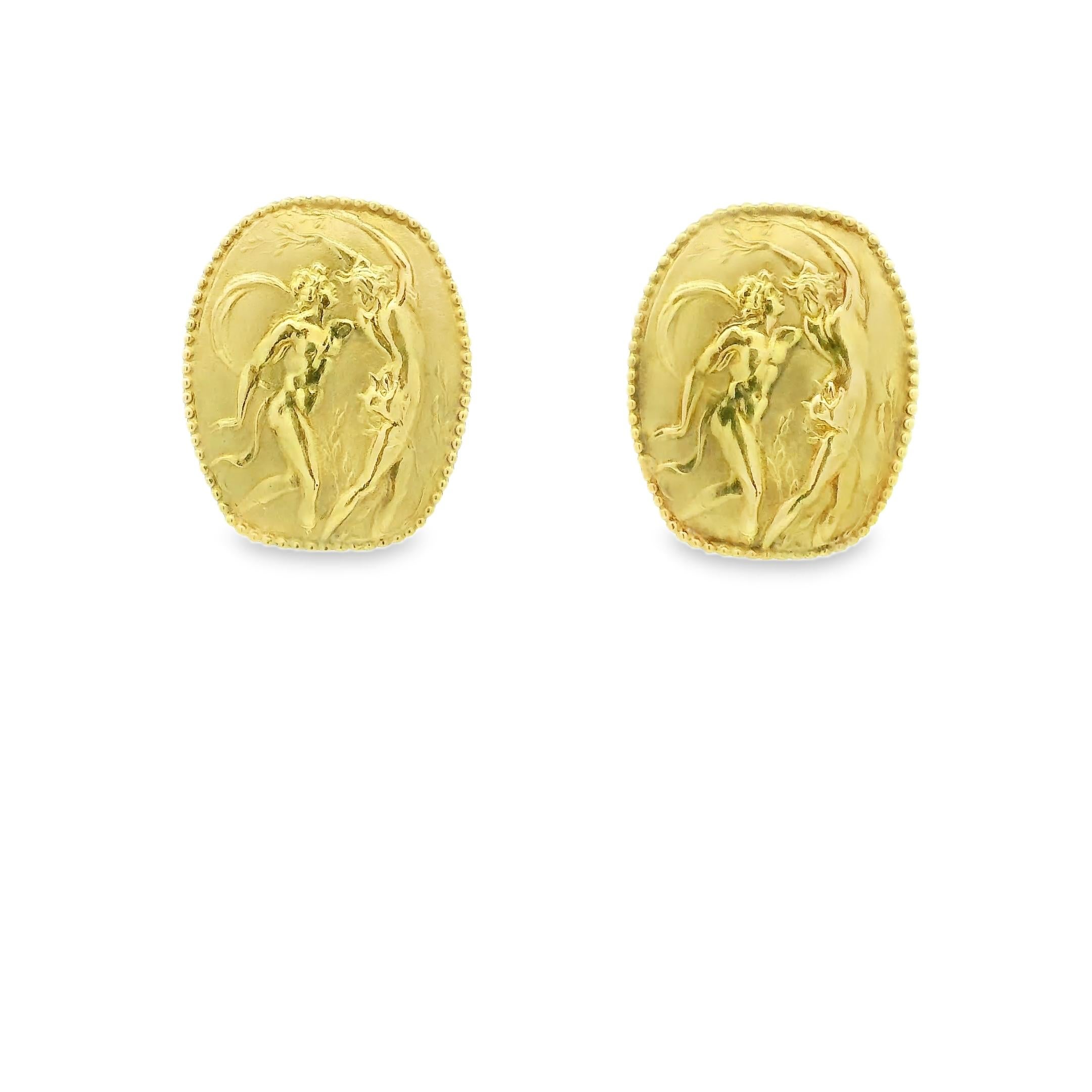 Pendientes Atenea de oro amarillo de 18 quilates con escena mitológica griega en relieve en venta 3
