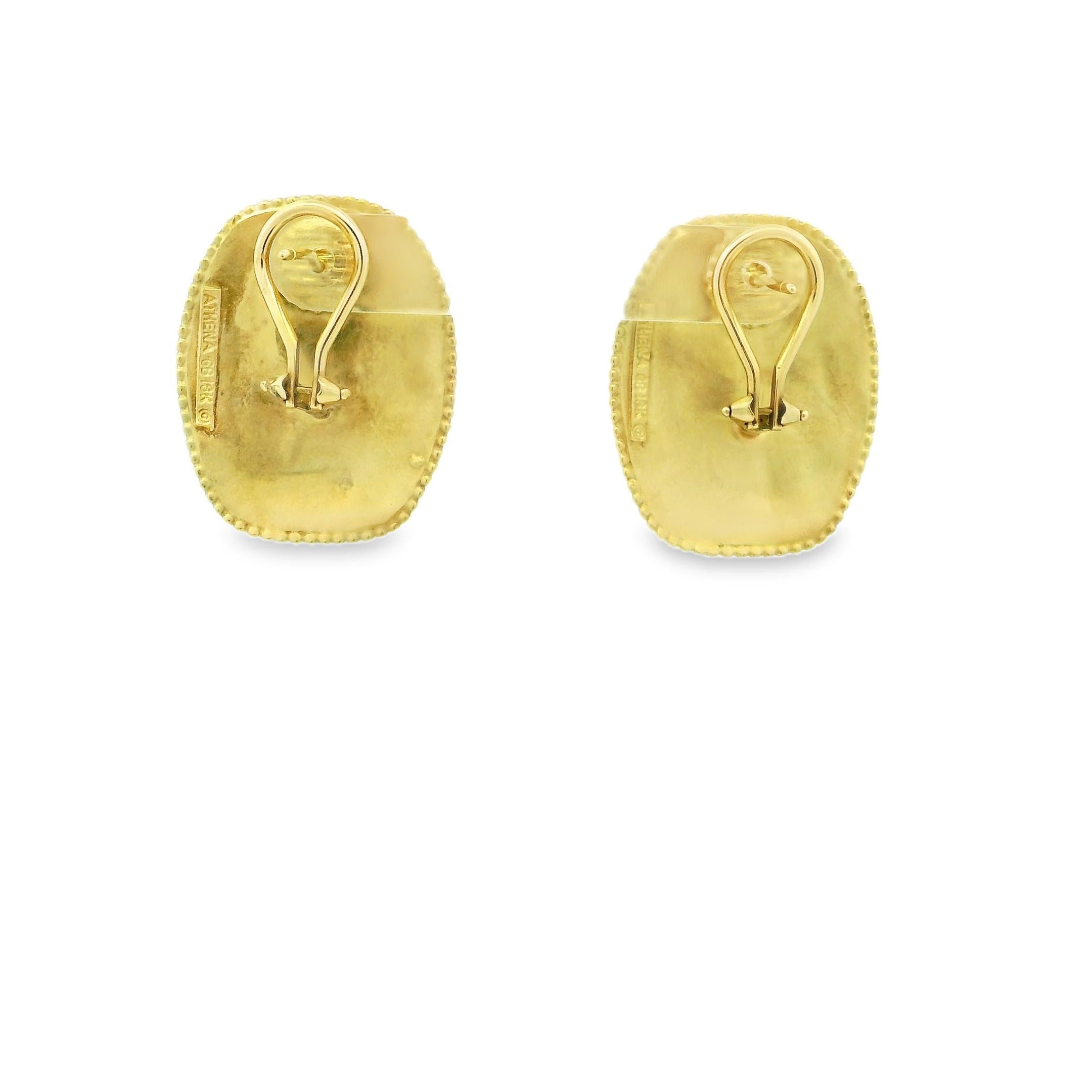 Pendientes Atenea de oro amarillo de 18 quilates con escena mitológica griega en relieve en venta 4