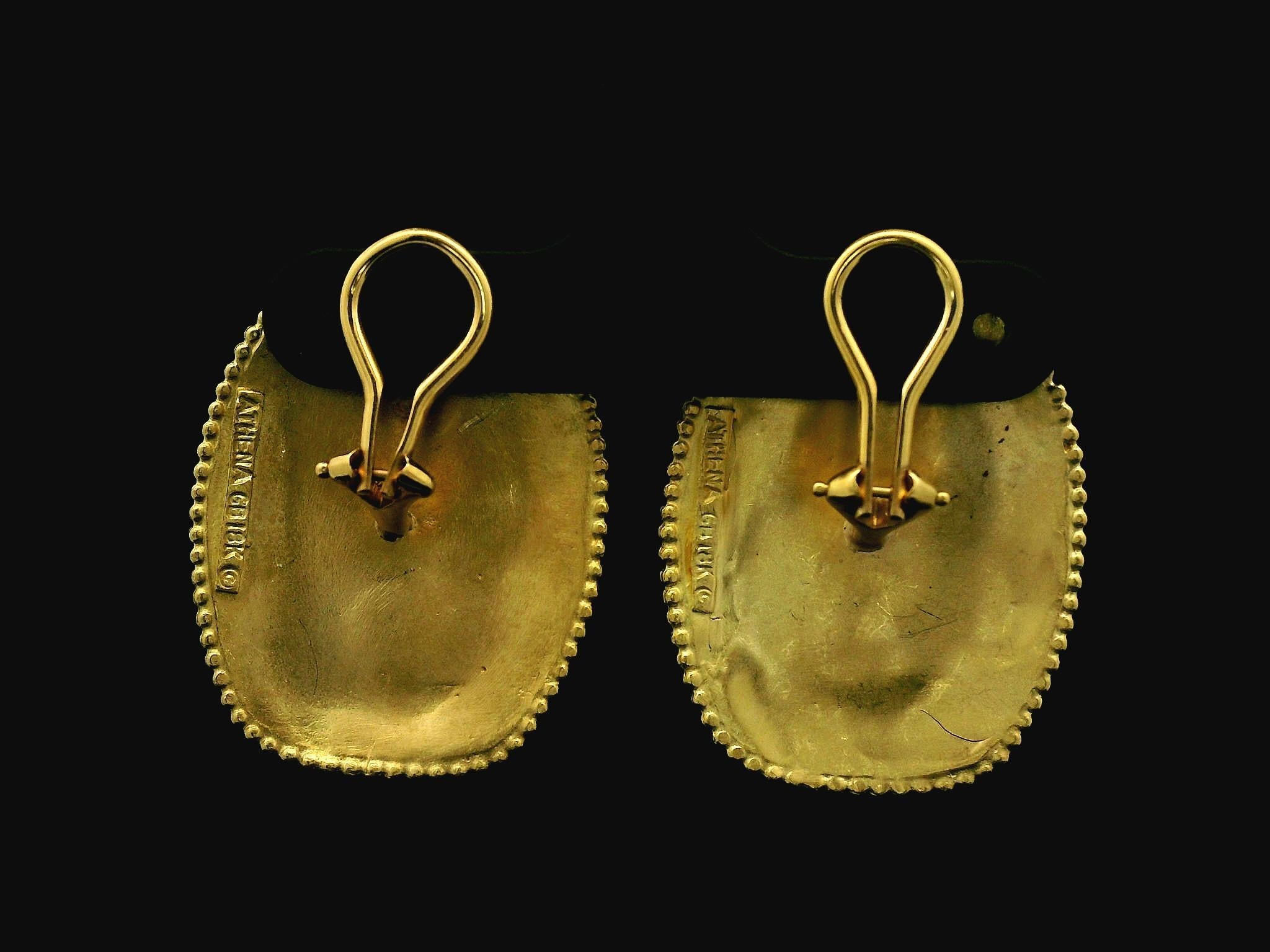 Boucles d'oreilles bouton en or jaune 18 carats Athéna, scène de la mythologie grecque, camée, à clipser en vente 2
