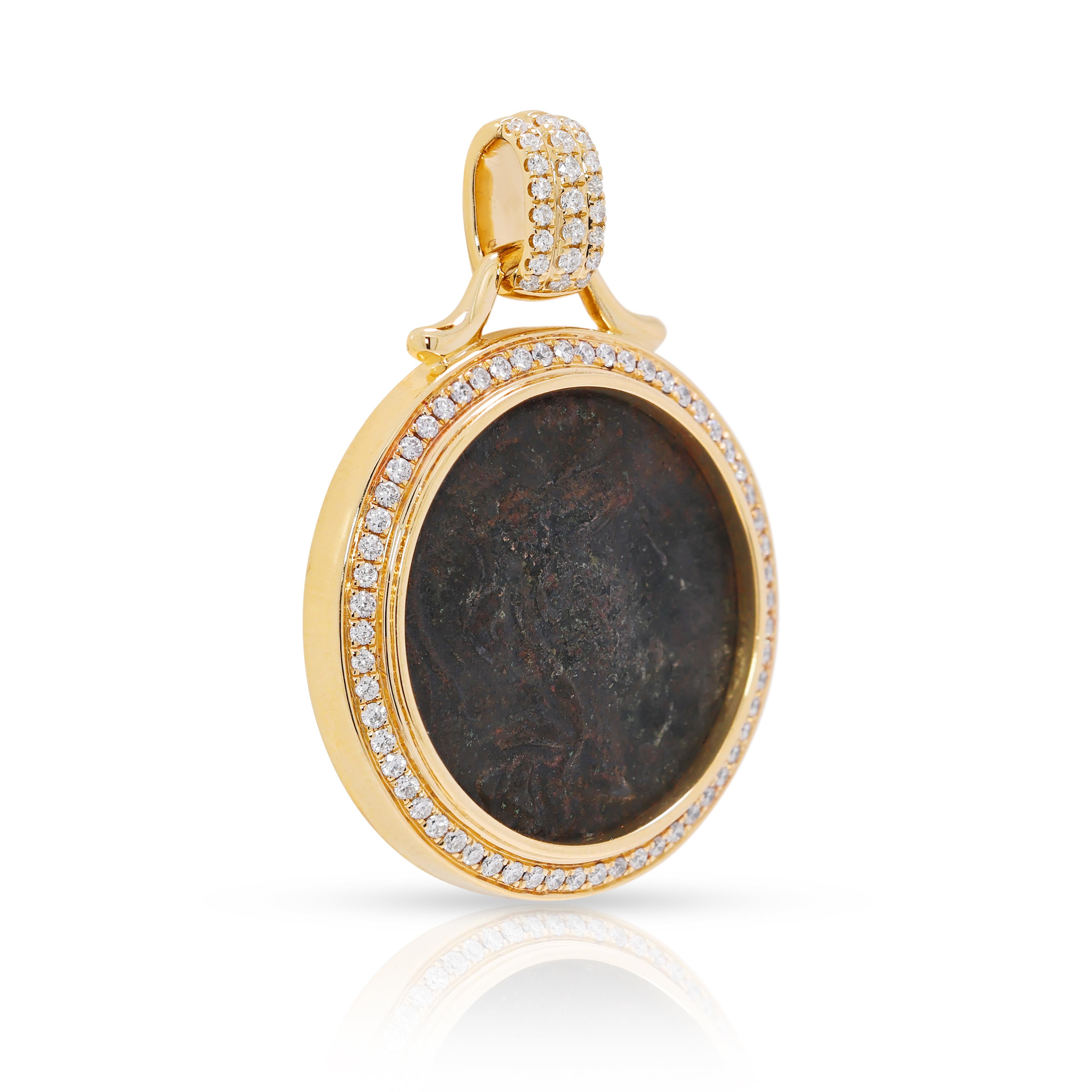 Athéna Pièce de monnaie grecque antique Pendentif en or jaune 18 carats avec 0,44 ct de diamant Excellent état - En vente à רמת גן, IL