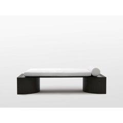 Athena Daybed aus mittelbraun gebeizter Eiche, Roheisen und Leinenstoff von OZA Design