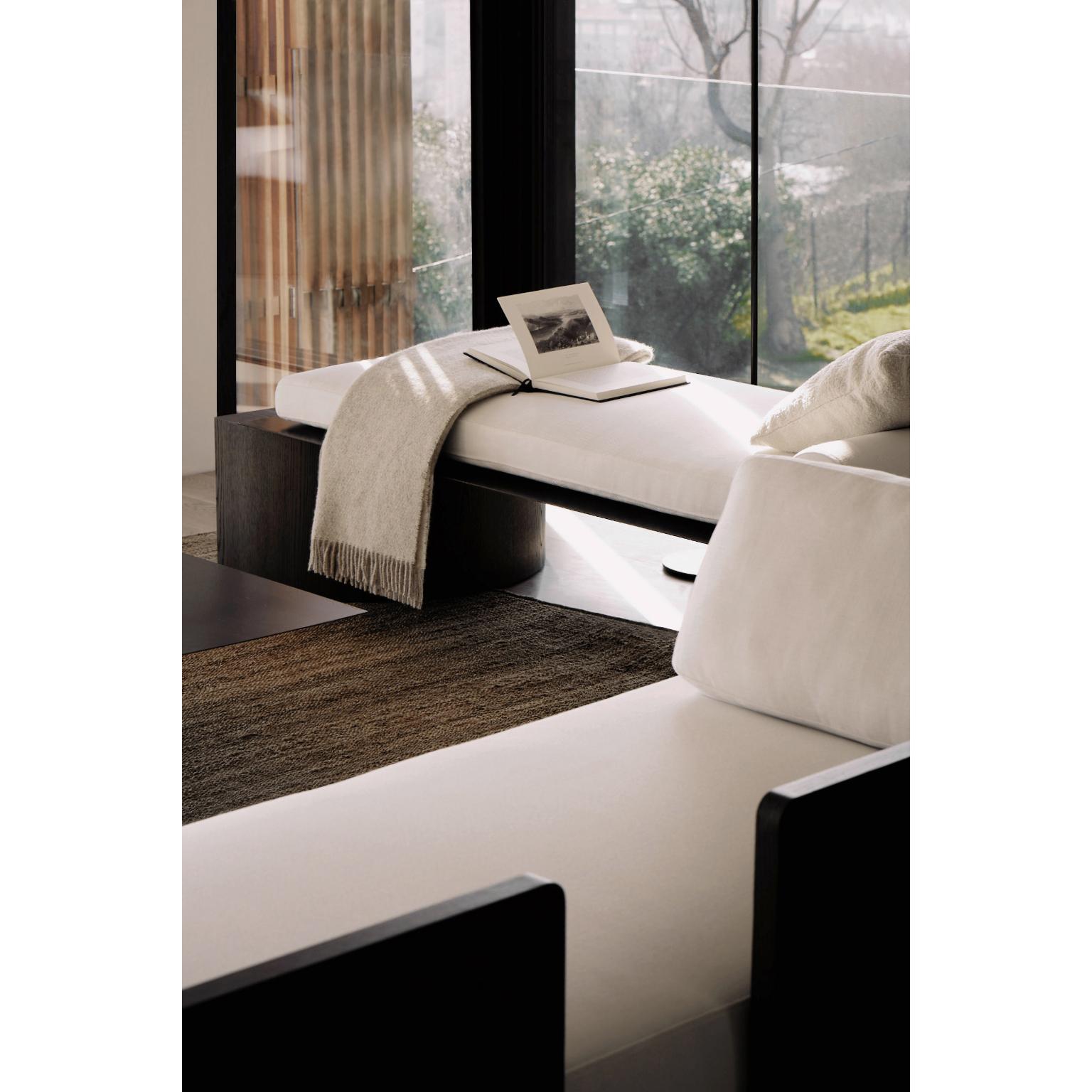 Altro Athena Daybed in rovere tinto marrone medio, ferro grezzo e tessuto di lino di OZA Design in vendita