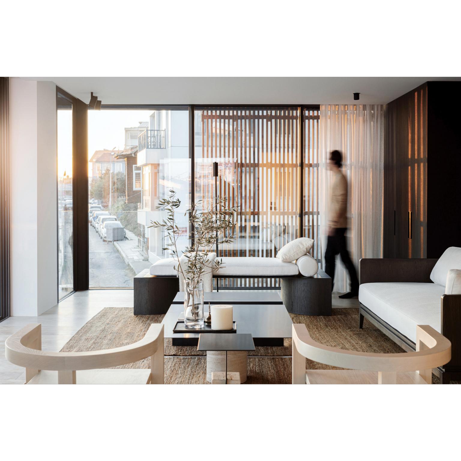 Quercia Athena Daybed in rovere tinto marrone medio, ferro grezzo e tessuto di lino di OZA Design in vendita