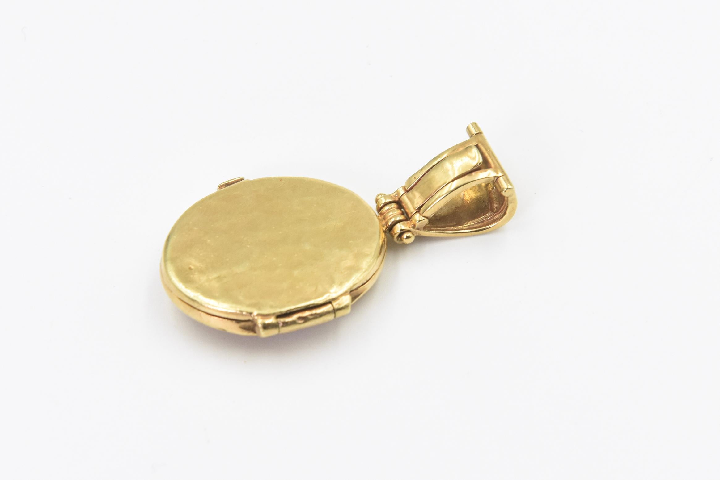 Athena Figural Gold and Diamond Locket In Good Condition For Sale In Miami Beach, FL