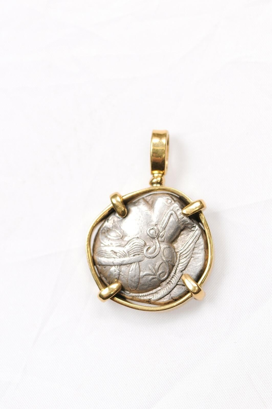 Tetradracma di Atena e Gufo con oro 18 ct. In condizioni ottime in vendita a Atlanta, GA