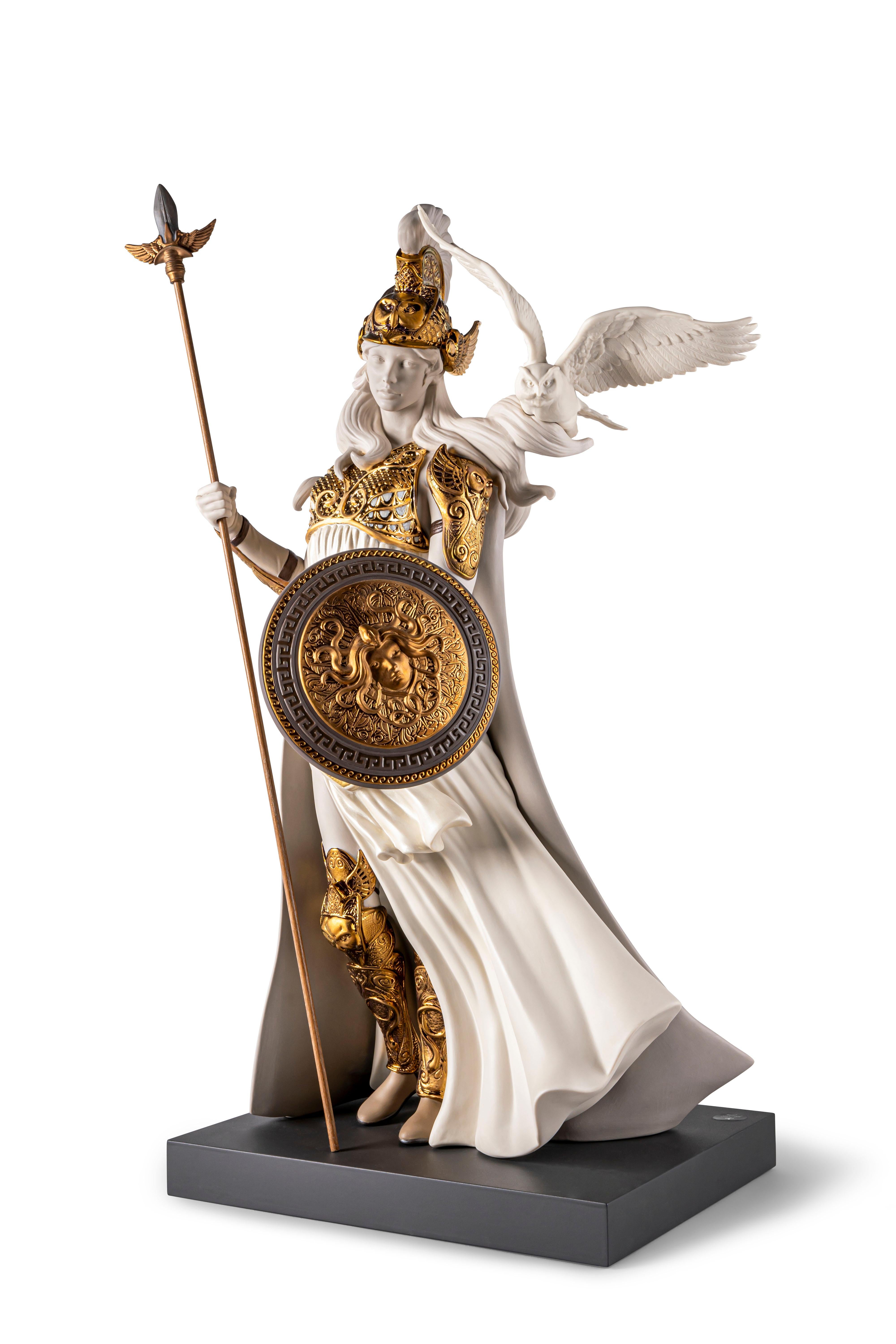 Scultura in porcellana ispirata ad Atena, la dea greca della saggezza, della tattica e del buon consiglio. Figlia di Zeus e Metis, Atena era la dea greca della saggezza, della tattica e del buon consiglio. Ritenuta la protettrice della città di
