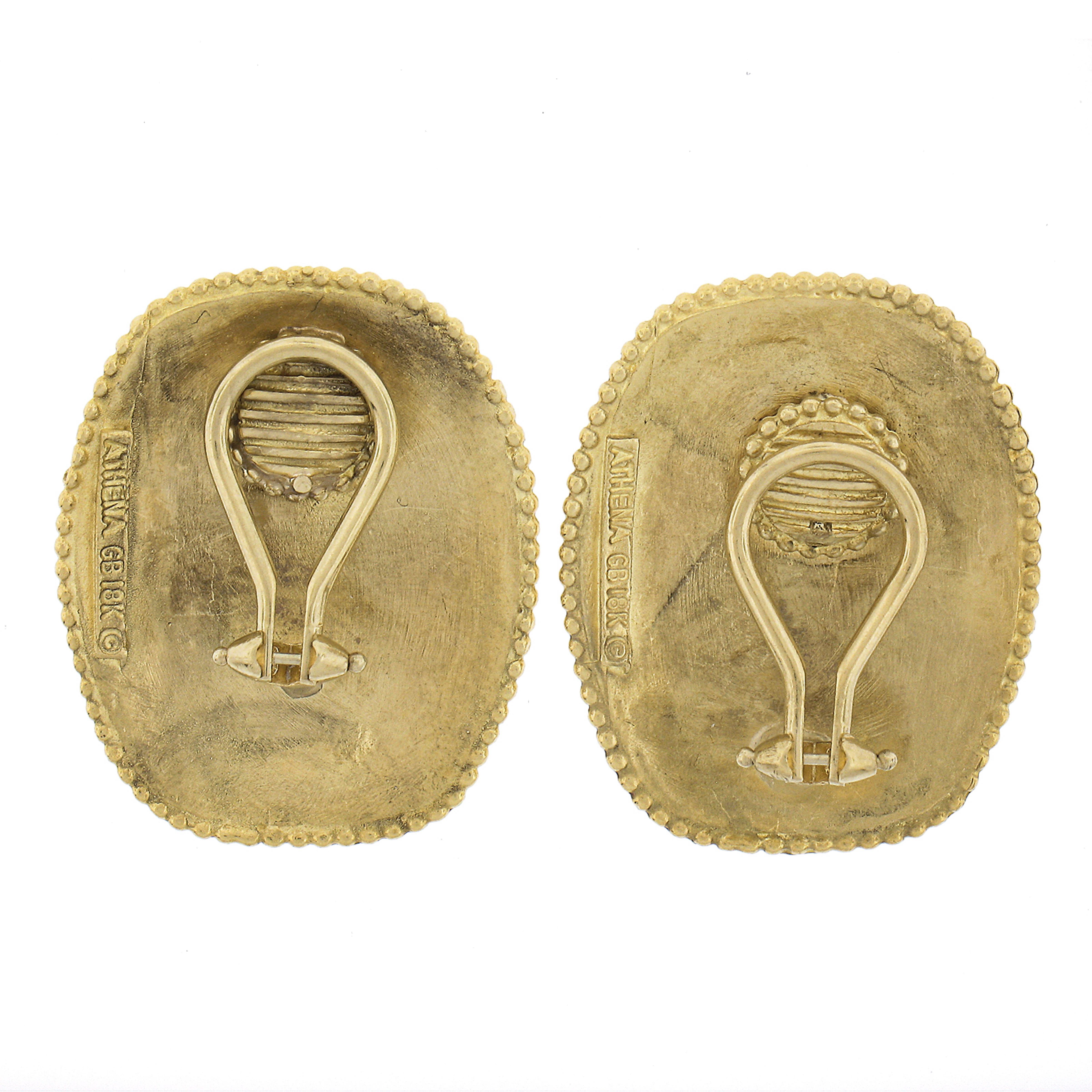 Boucles d'oreilles clips en or jaune 18 ct Apollo avec camée saphène Excellent état - En vente à Montclair, NJ