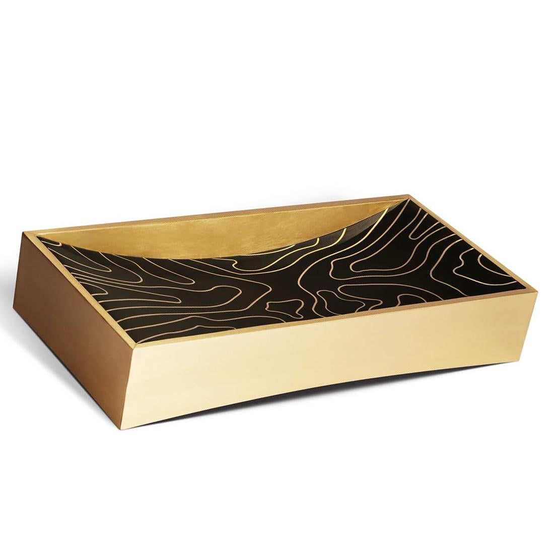 Vide-Poche Athénée en laiton massif, noir et doré
et de la résine noire à l'intérieur. Livré dans une boîte cadeau de luxe.