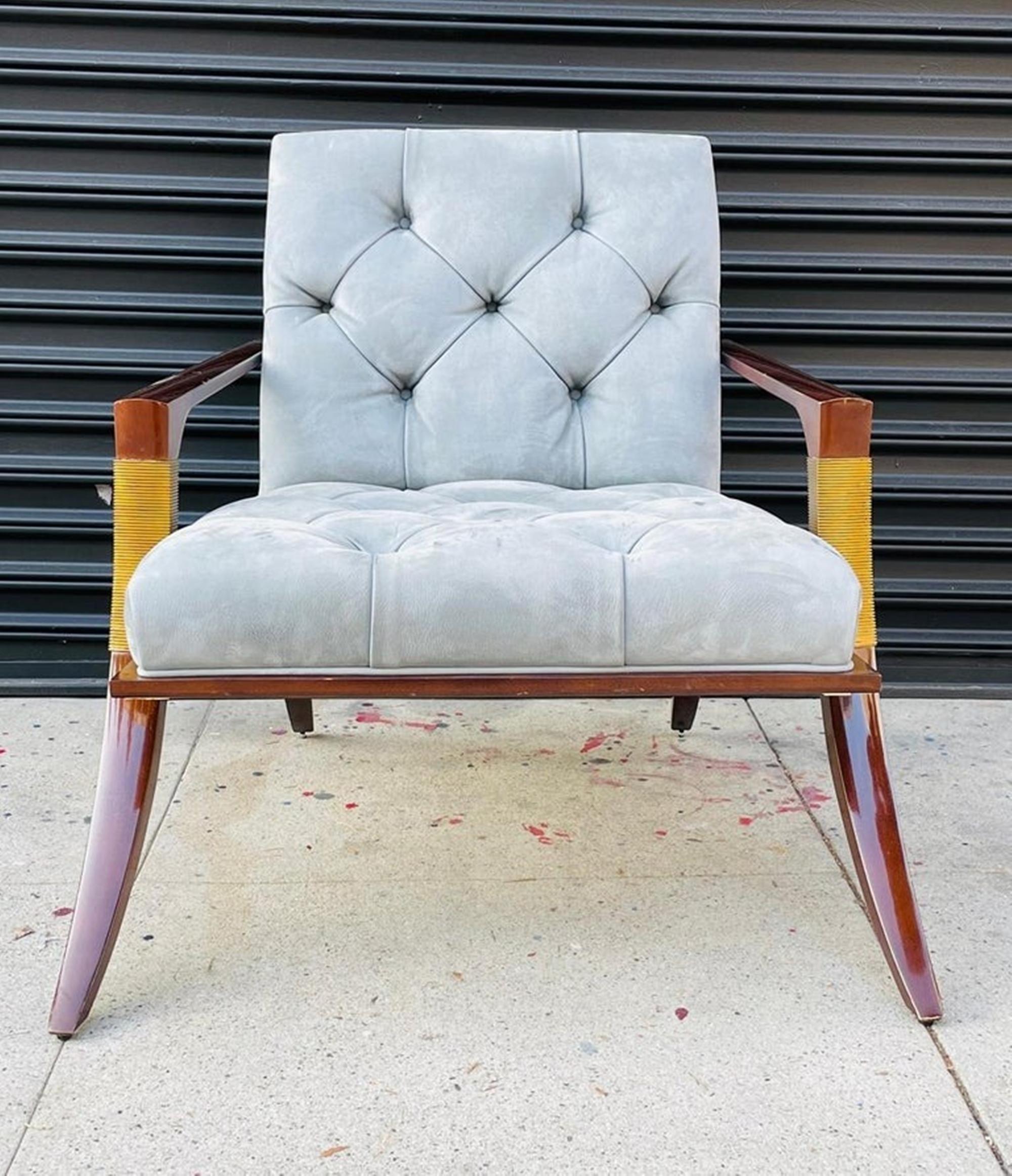 La Athens Lounge Chair dell'acclamato designer Thomas Pheasant per Baker Furniture è un pezzo pluripremiato, finalista ai premi 