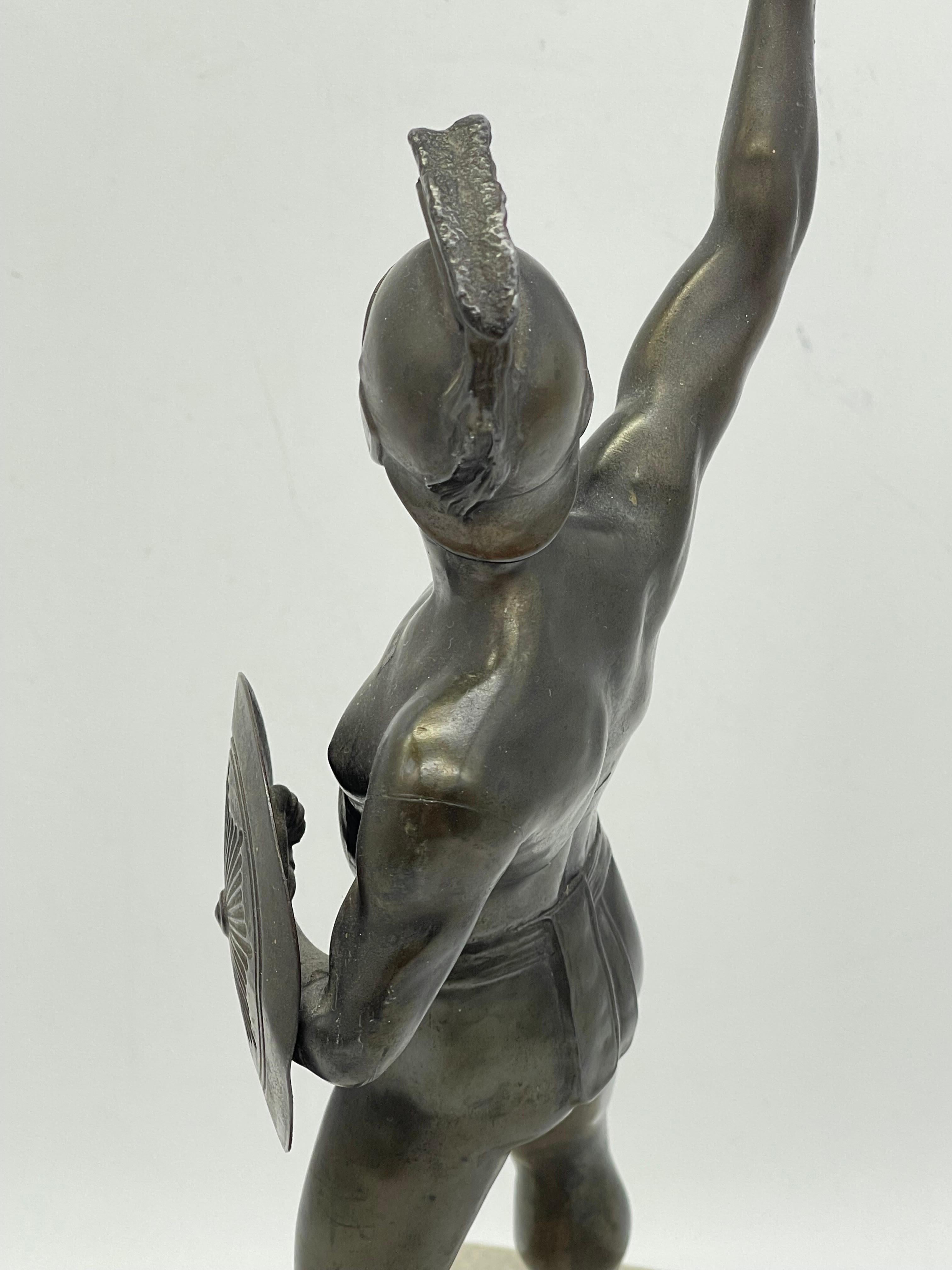 Athletic Bronze-Krieger-Skulptur eines Kriegers auf Marmorsockels, griechische Figur mit Schild im Angebot 5