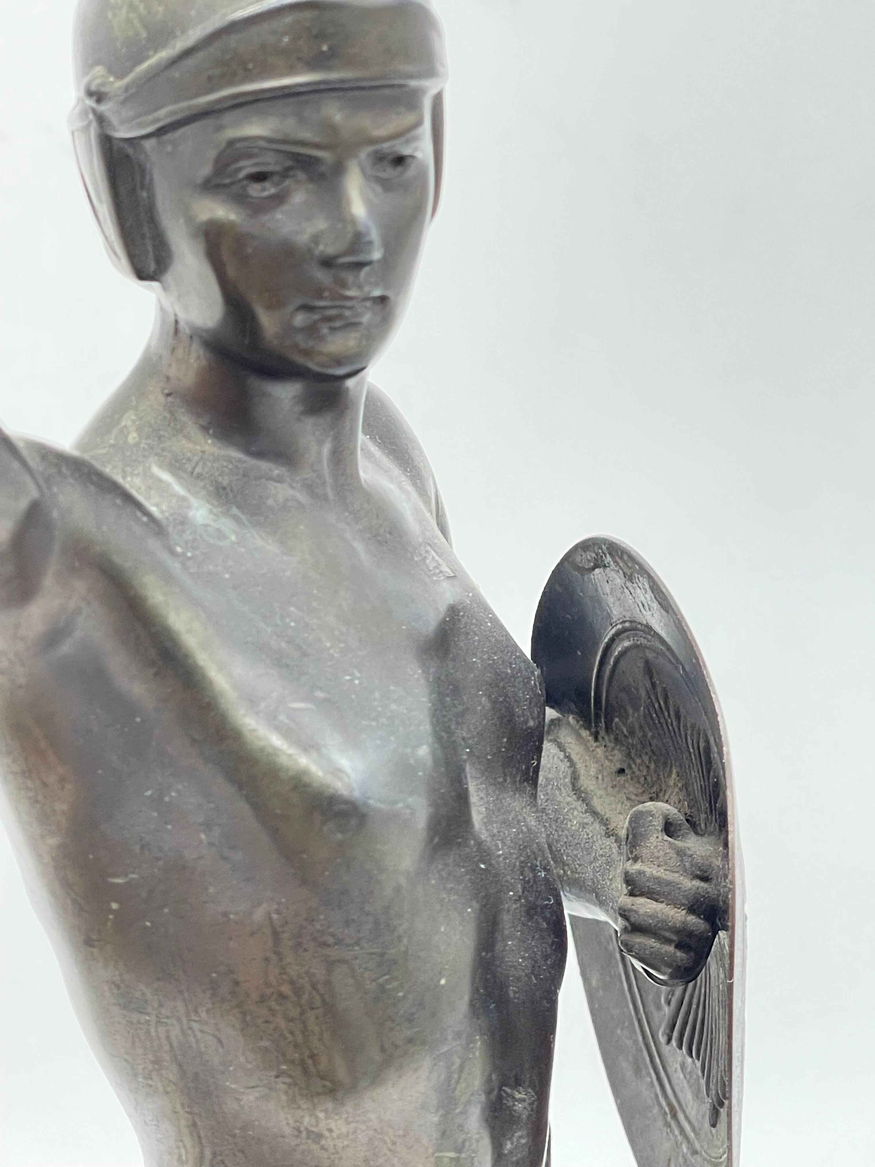 Athletic Bronze-Krieger-Skulptur eines Kriegers auf Marmorsockels, griechische Figur mit Schild im Angebot 6