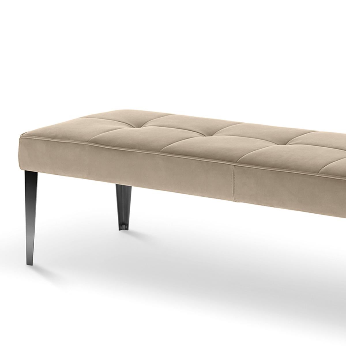 Bench Atika with solid wood structure, upholstered
and covered with suede leather in beige finish. With
brass feet in black nickel finish.
Also available with other leather color or fabrics on request.