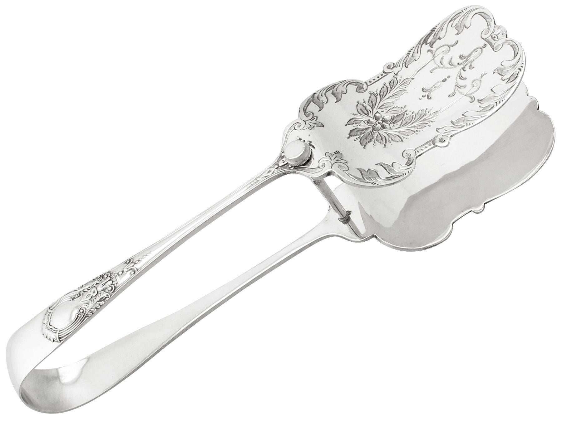 An exceptional, fine and impressive pair of antique Edwardian English sterling silver asparagus tongs; an addition to our silver flatware collection.

These exceptional antique Edwardian sterling silver asparagus server tongs have a rectangular