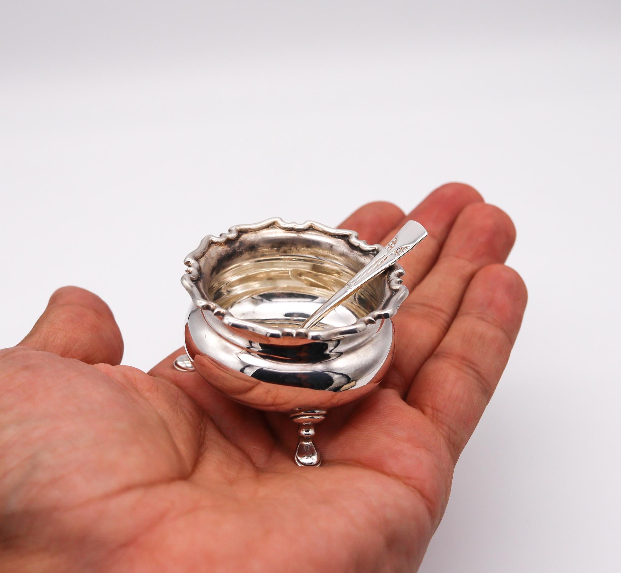 Salt cellar designed by Atkin Brothers Co.

An Edwardian neoclassical salt cellar with a spoon created in the city of Sheffield England by the Atkin Brothers, back in the 1912. Crafted in solid .925/.999 sterling silver with high polished finish