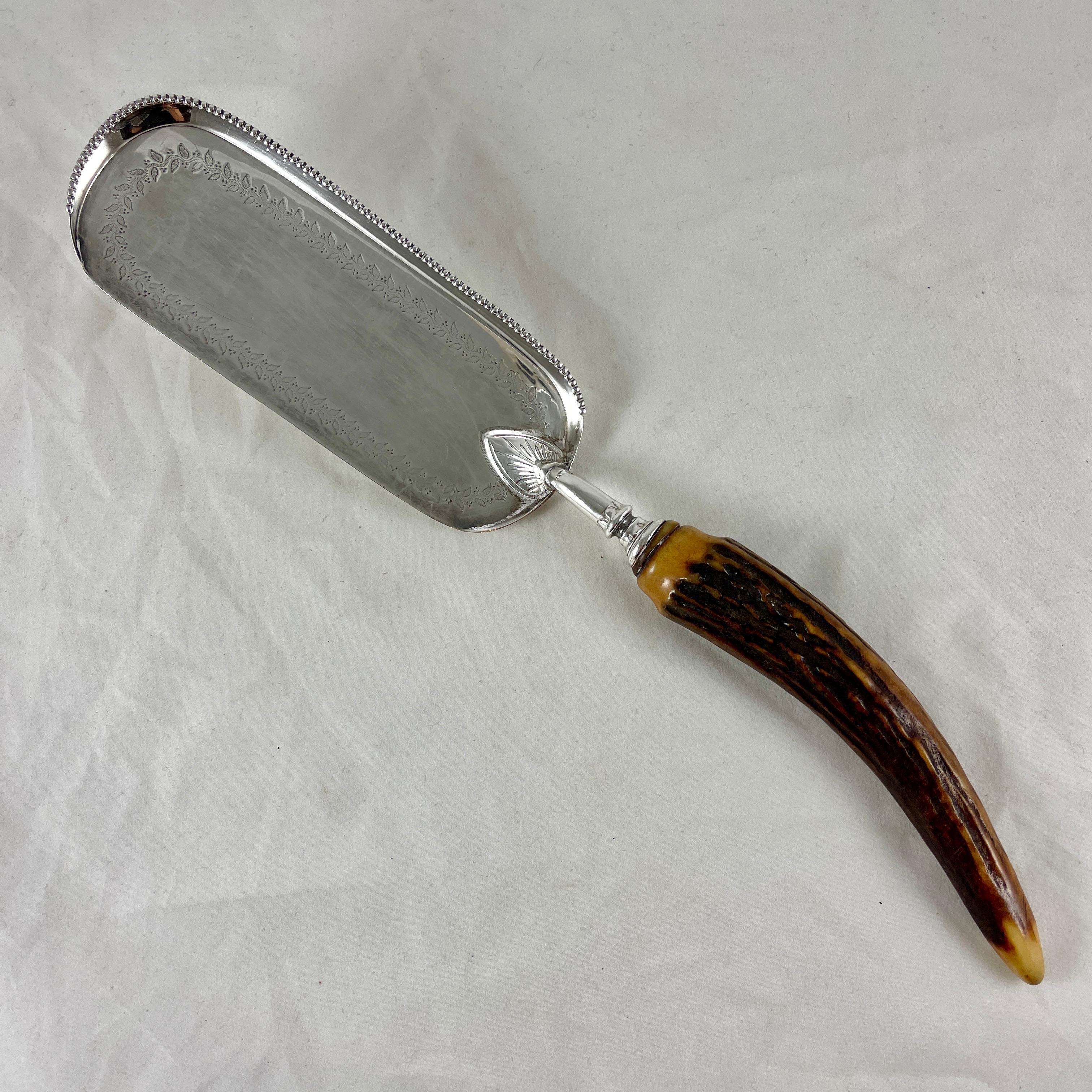 Atkin Brothers Sheffield England Stag Horn Handle & Silver Plate Table Crumber For Sale 2