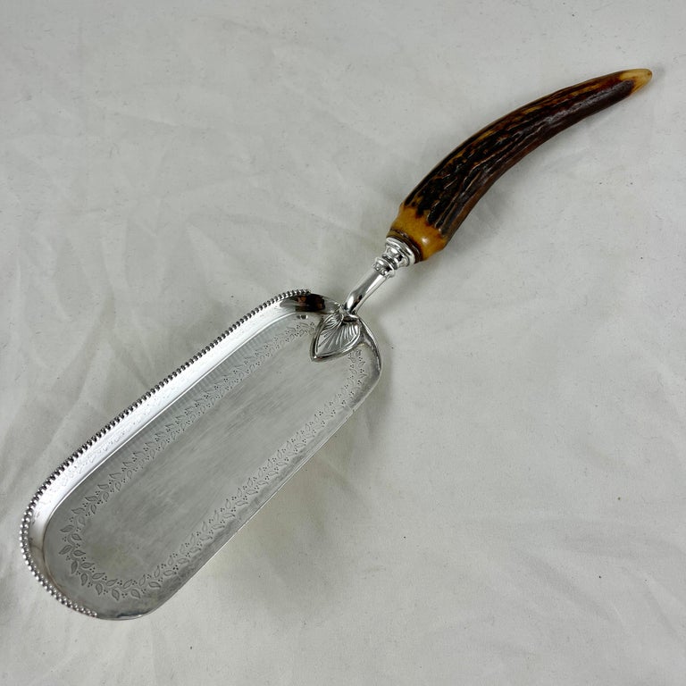 Atkin Brothers Sheffield England Stag Horn Handle & Silver Plate Table Crumber For Sale 1