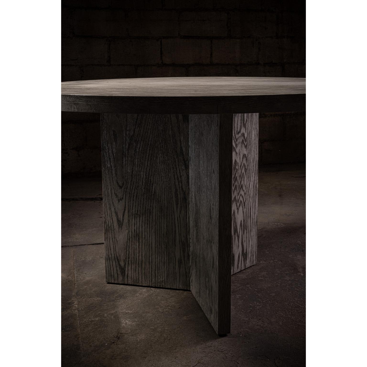 Mexicain Table de cuisine ronde Atlantic en Oak avec finition gris cérusé par No Age Studio en vente