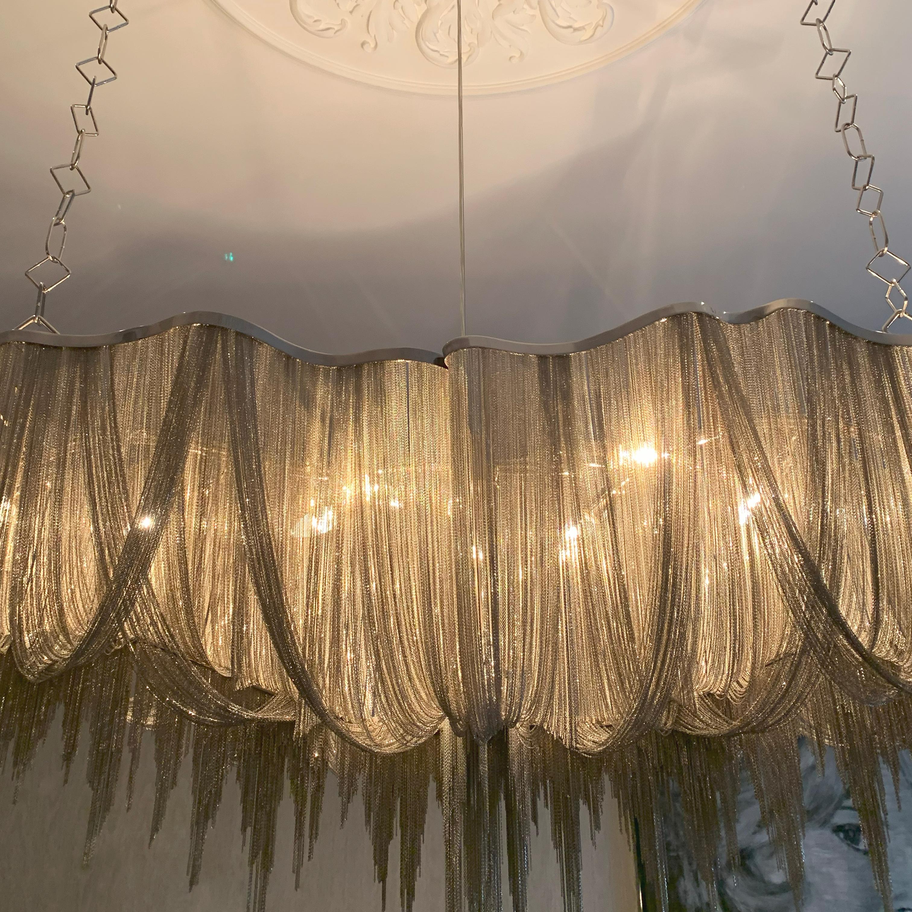 Italiano Lampadario a catena 'Atlantis' in nichel nero di Barlas Baylar per Terzani in vendita