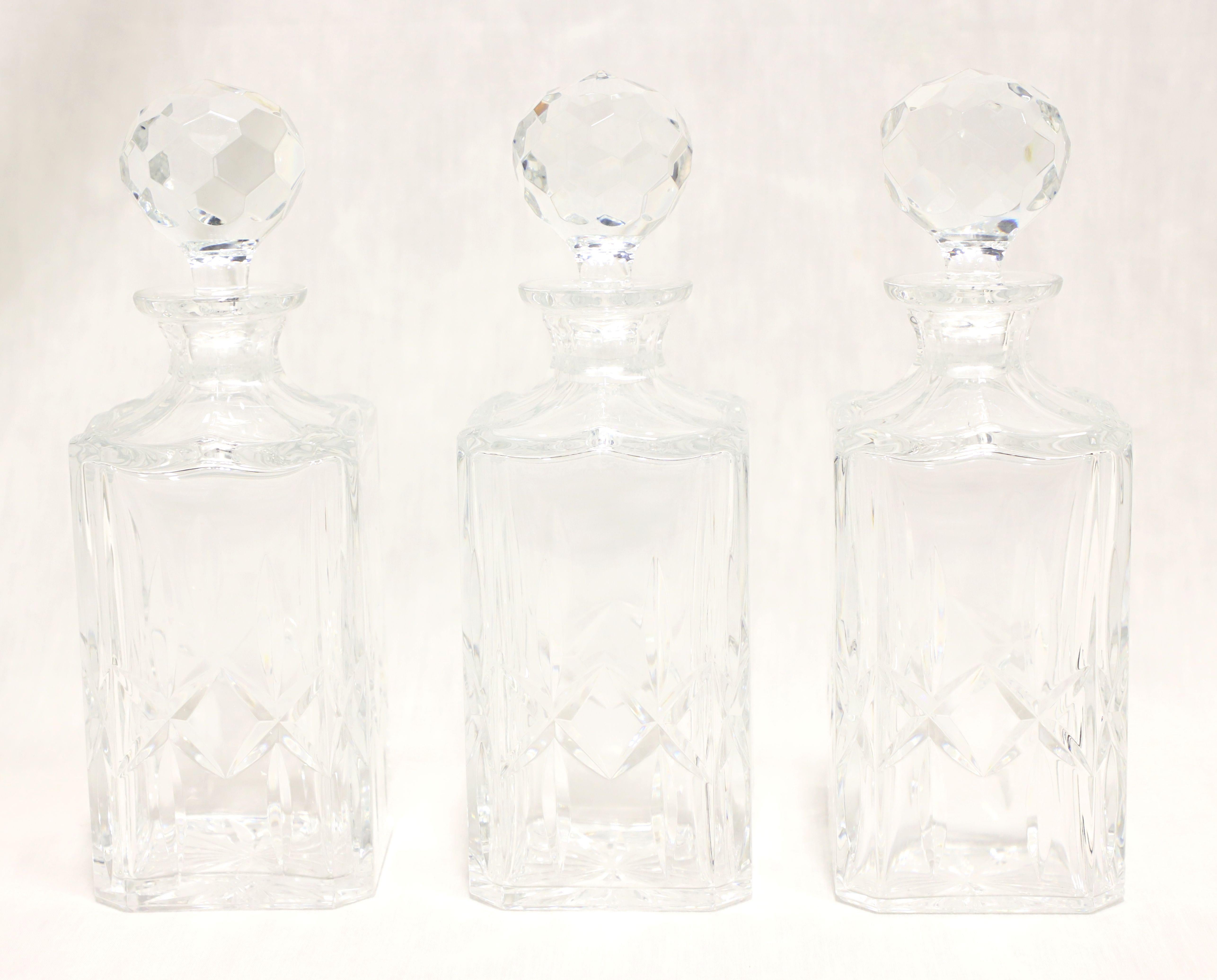 ATLANTIS CRISTASIA Trio de carafes en cristal de plomb de la fin du 20e siècle 3