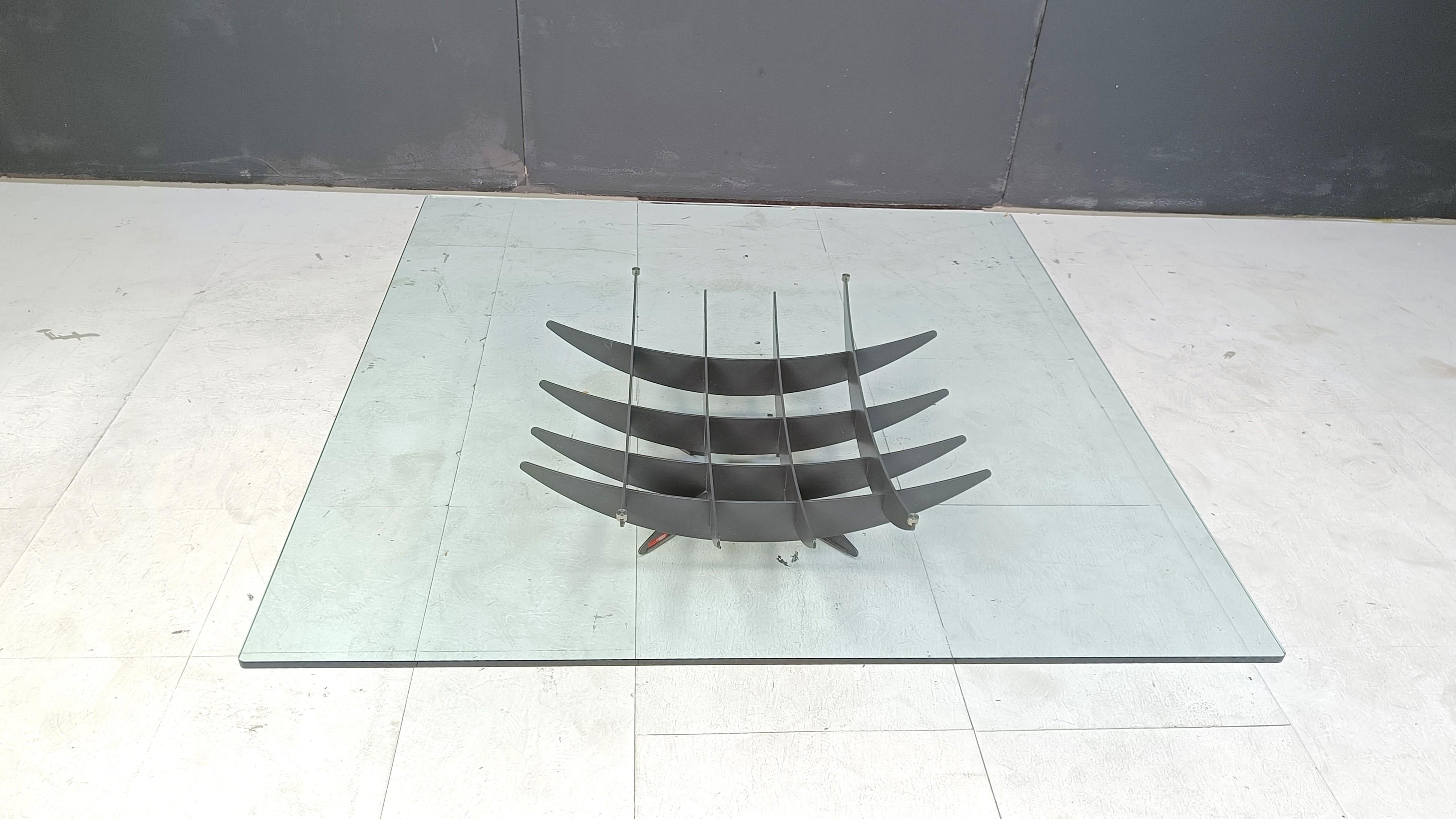 Tavolino 'Atlas' disegnato da Nencini & Brothers e prodotto da Cattelan Italia. 

è composto da una base in acciaio incrociata e da un piano in vetro trasparente. 

Un pezzo di design senza tempo.

Anni '90 - Italia 

Altezza: 26 cm
Larghezza x