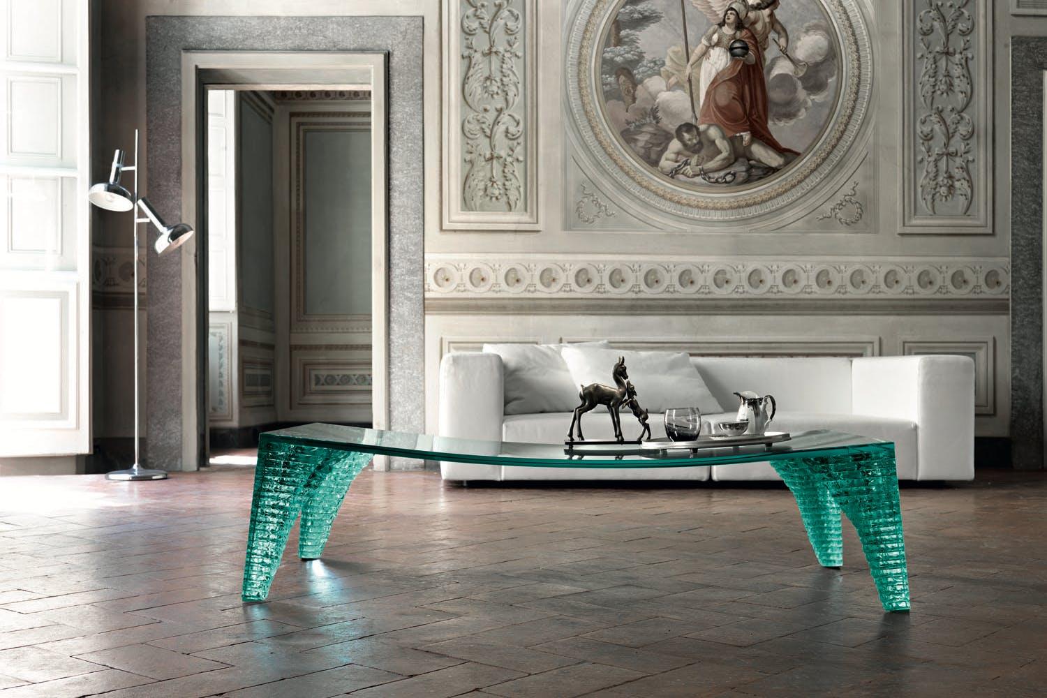 The handmade sculptural Atlas coffee table is one of Fiam Italia’s most legendary productions. Designed by a renowned British sculptor Danny Lane, Atlas features layers of straight and curved edge glass sculpted entirely by hand. The sharp
