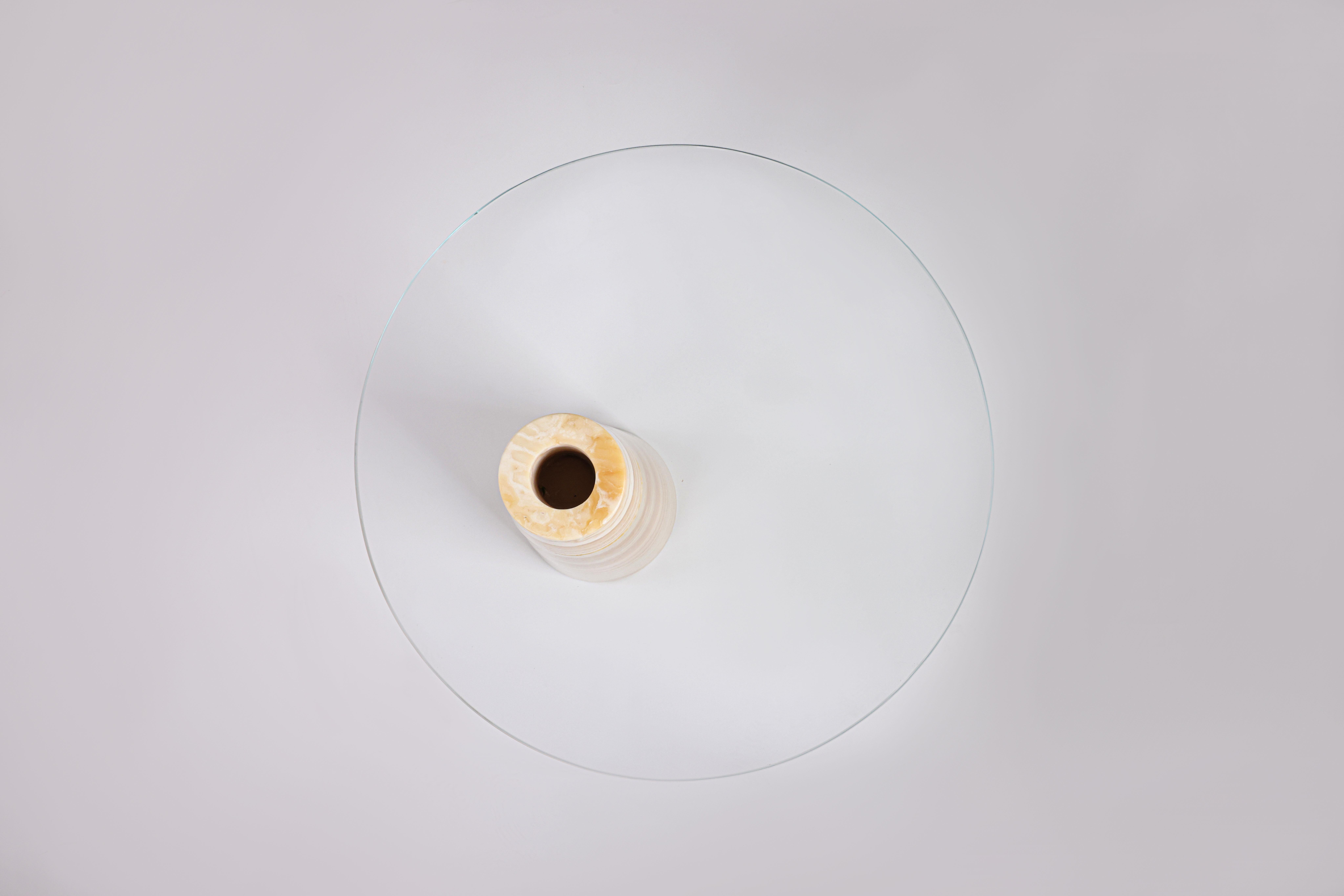 Postmoderne Table d'appoint Atlas Honey Onyx par RAFFINATO en vente