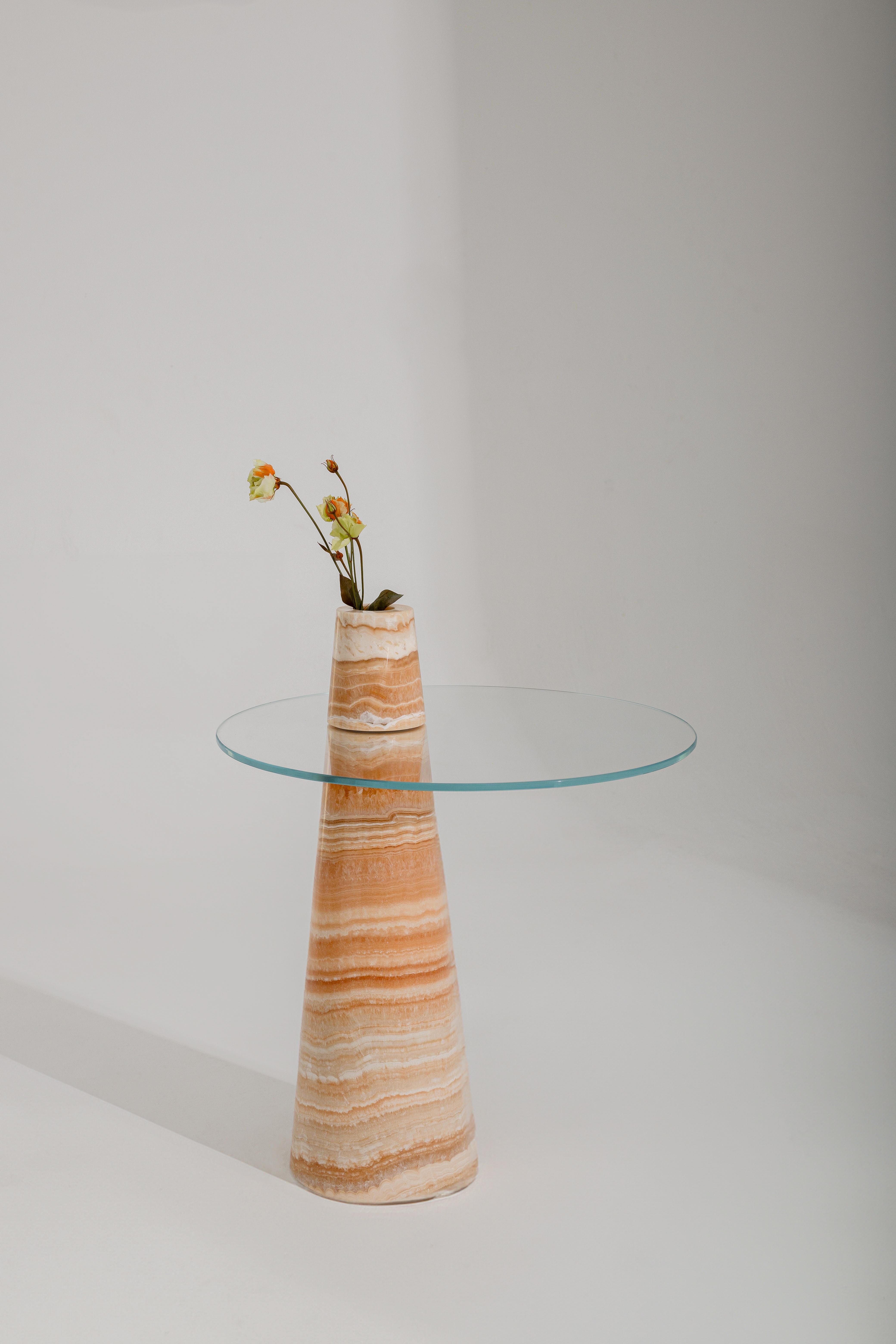 XXIe siècle et contemporain Table d'appoint Atlas Honey Onyx par RAFFINATO en vente