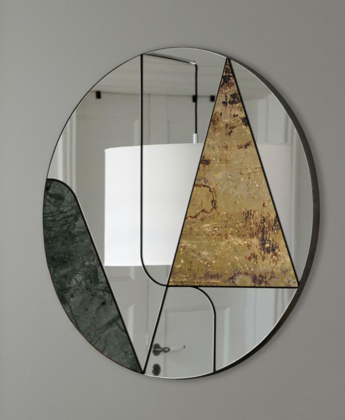 Miroir mural Atlas Itinera Insula III 90 par Atlas Project
Dimensions : D 3/5 x Ø 90 cm. 
MATERIAL : Fer peint à la poudre noire, marbre vert du Guatemala, laiton antique, miroir et bois.

Disponible en différentes finitions et tailles. Veuillez