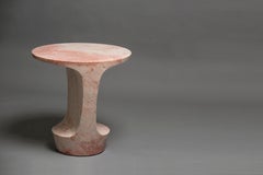 Grande table Atlas en marbre rose Rossata par Adolfo Abejon pour Formar