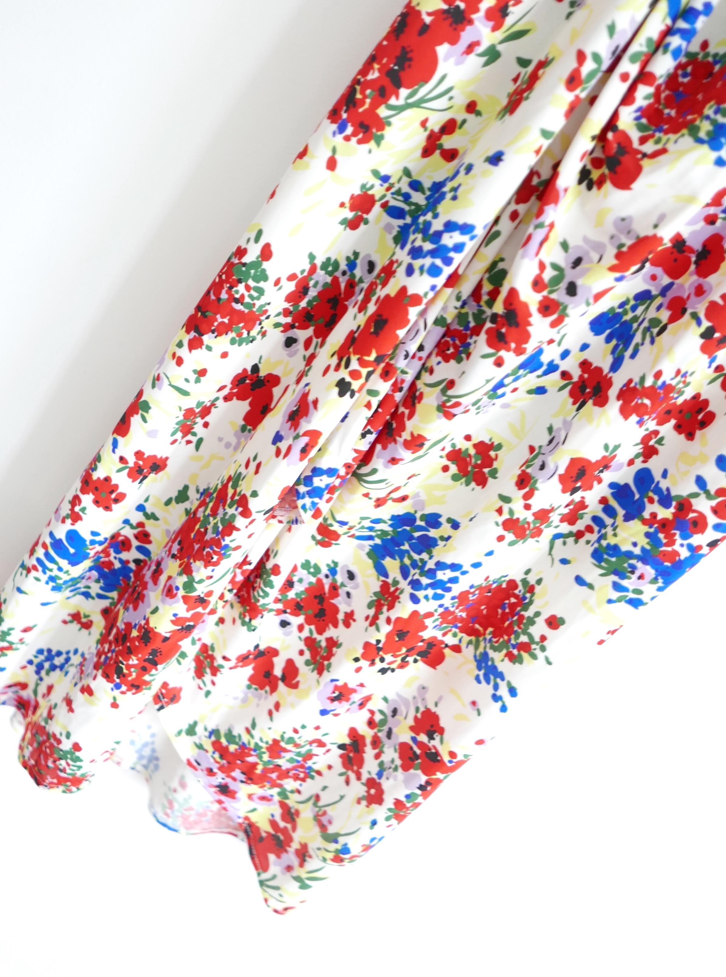 Vestido estampado floral fruncido Atlein Gris en venta