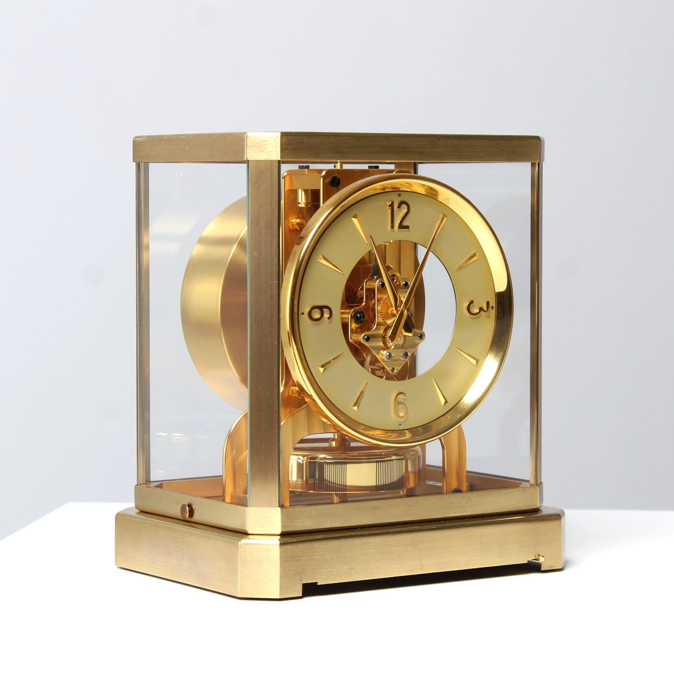 Atmos Clock by Jaeger LeCoultre, Classique Design, Manufactured in 1950 For Sale 6