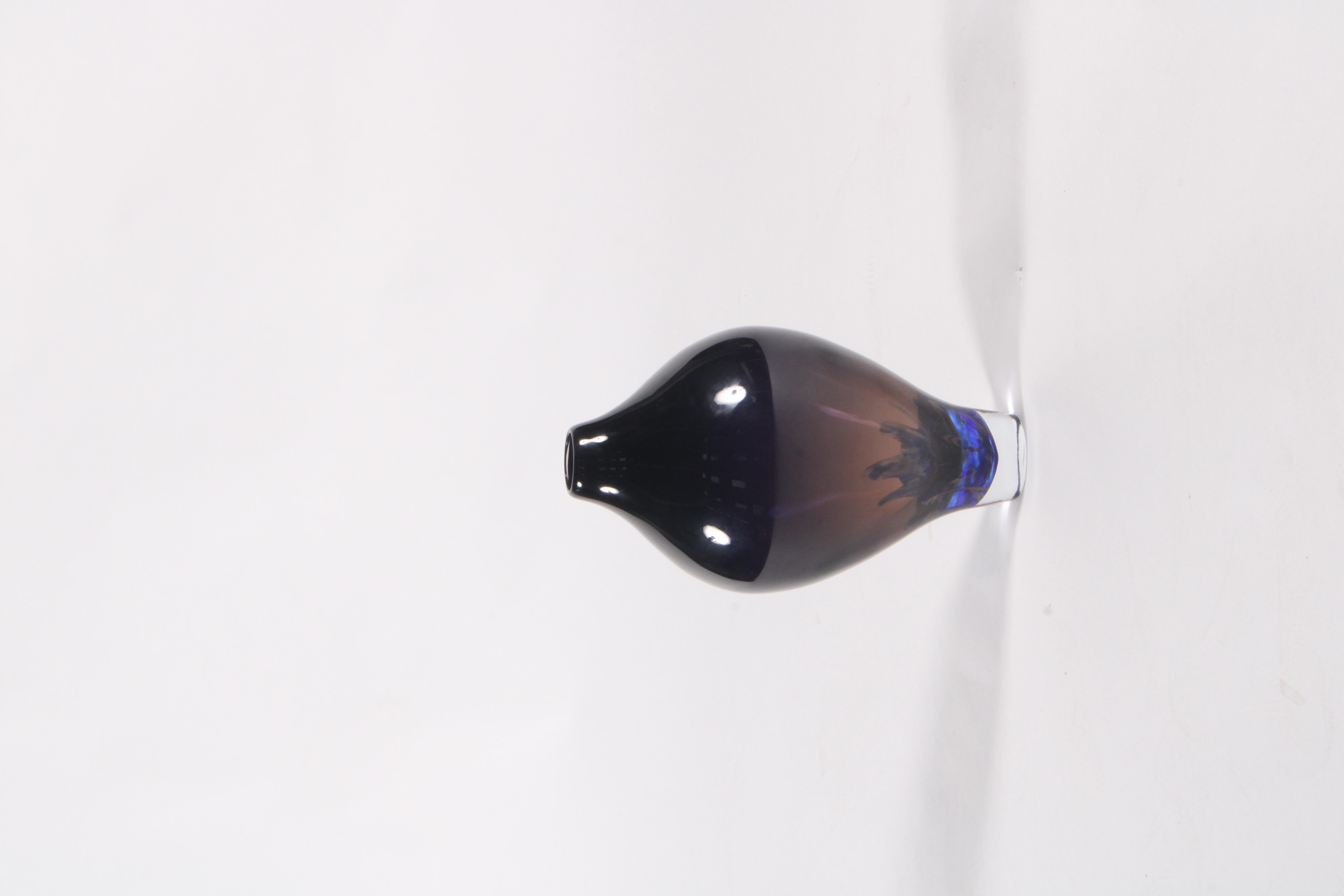 Atmosphere by Giorgetti est une expression époustouflante du savoir-faire et de l'art italiens. Ce vase exquis fait partie de la célèbre collection Atmosphere de Giorgetti, réputée pour son esthétique sophistiquée et son design exceptionnel. Signée