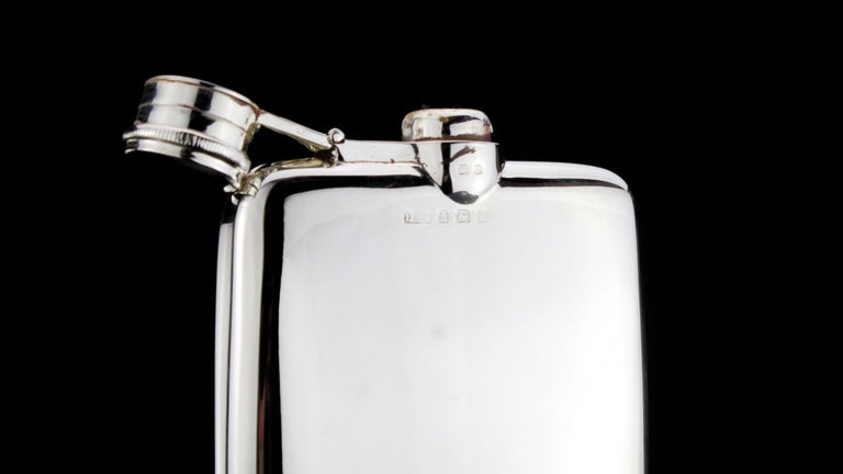 Antique Sterling Silver Small Hip Flask In Good Condition For Sale In Braintree, GB
