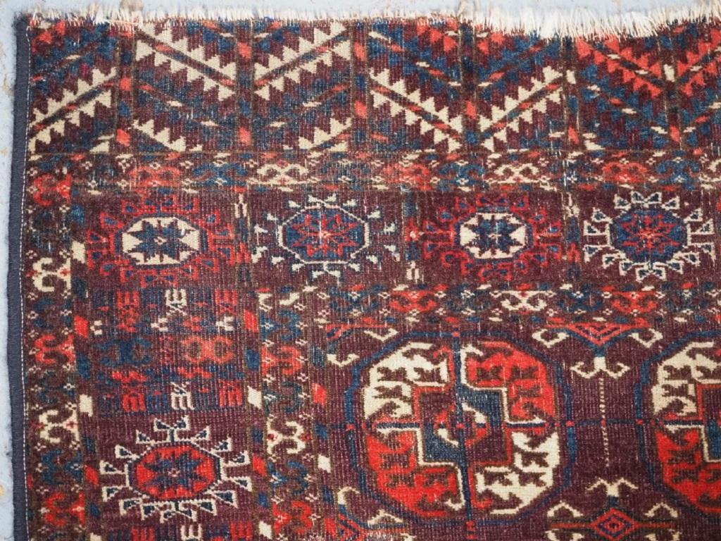 Antiker turkmenischer Tekke-Aussteuerteppich mit feiner Knüpfung und kleinem Quadratmaß
CIRCA 1890

Diese Teppiche gelten als 