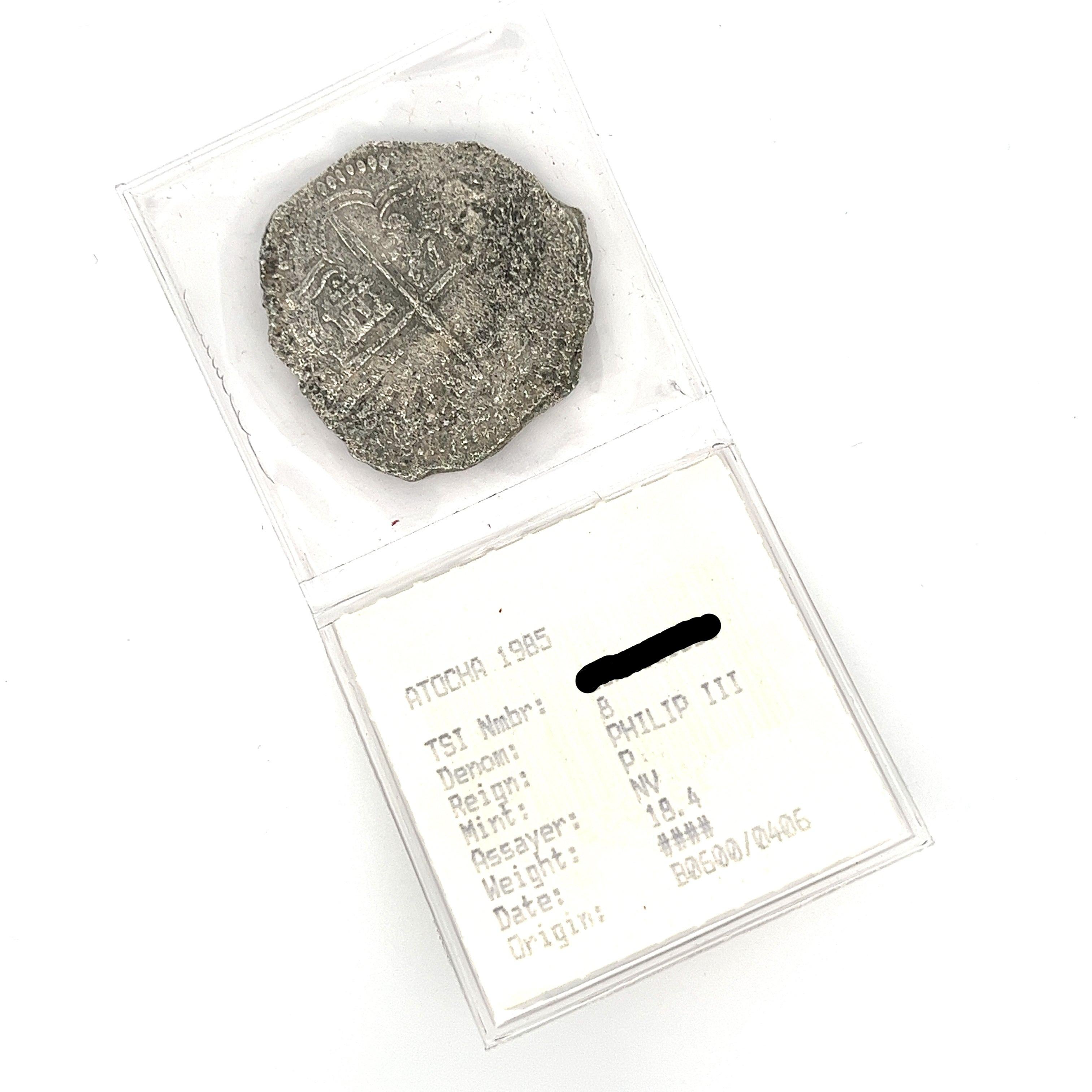 Atocha Shipwreck 8 Reale Grade 3 Potosi Mint Coin and Gold Pendant In Good Condition For Sale In Miami, FL