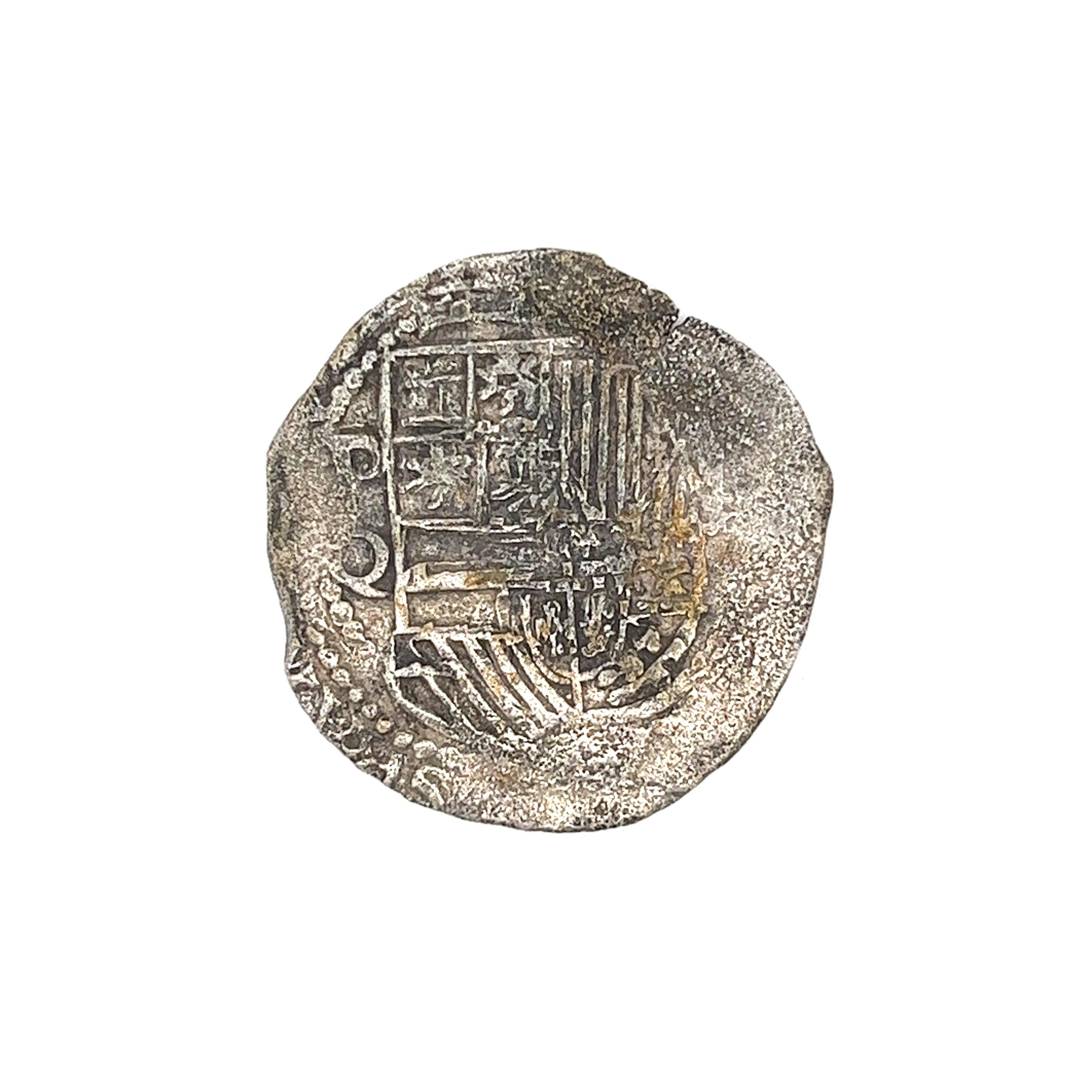 Original antike Atocha Münze 8 Reale Grade 1 mit dem Original Mel Fisher Zertifikat. 

Grad 1 bedeutet, dass die Münze aus der Mitte des Trümmerfeldes geborgen wurde und im Vergleich zu Grad 2 oder 3 nur sehr wenig Korrosion aufweist. Die Münzstätte