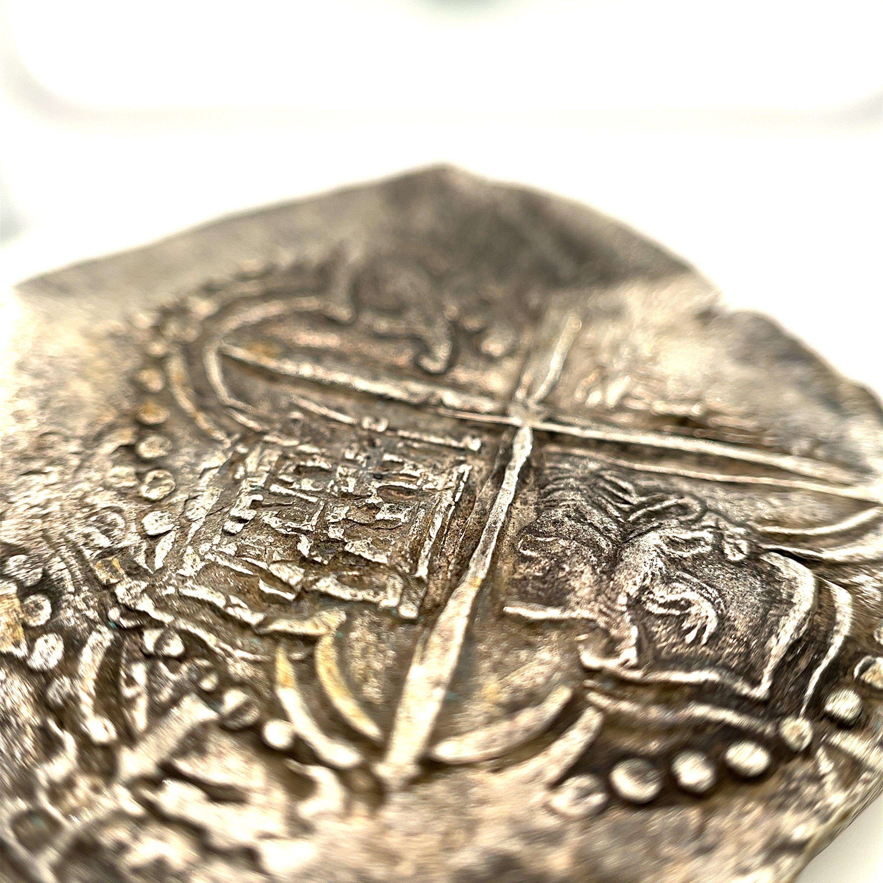 Atocha Shipwreck 8 Reale Grade 1 Assayer Q Coin et pendentif en or en vente 1