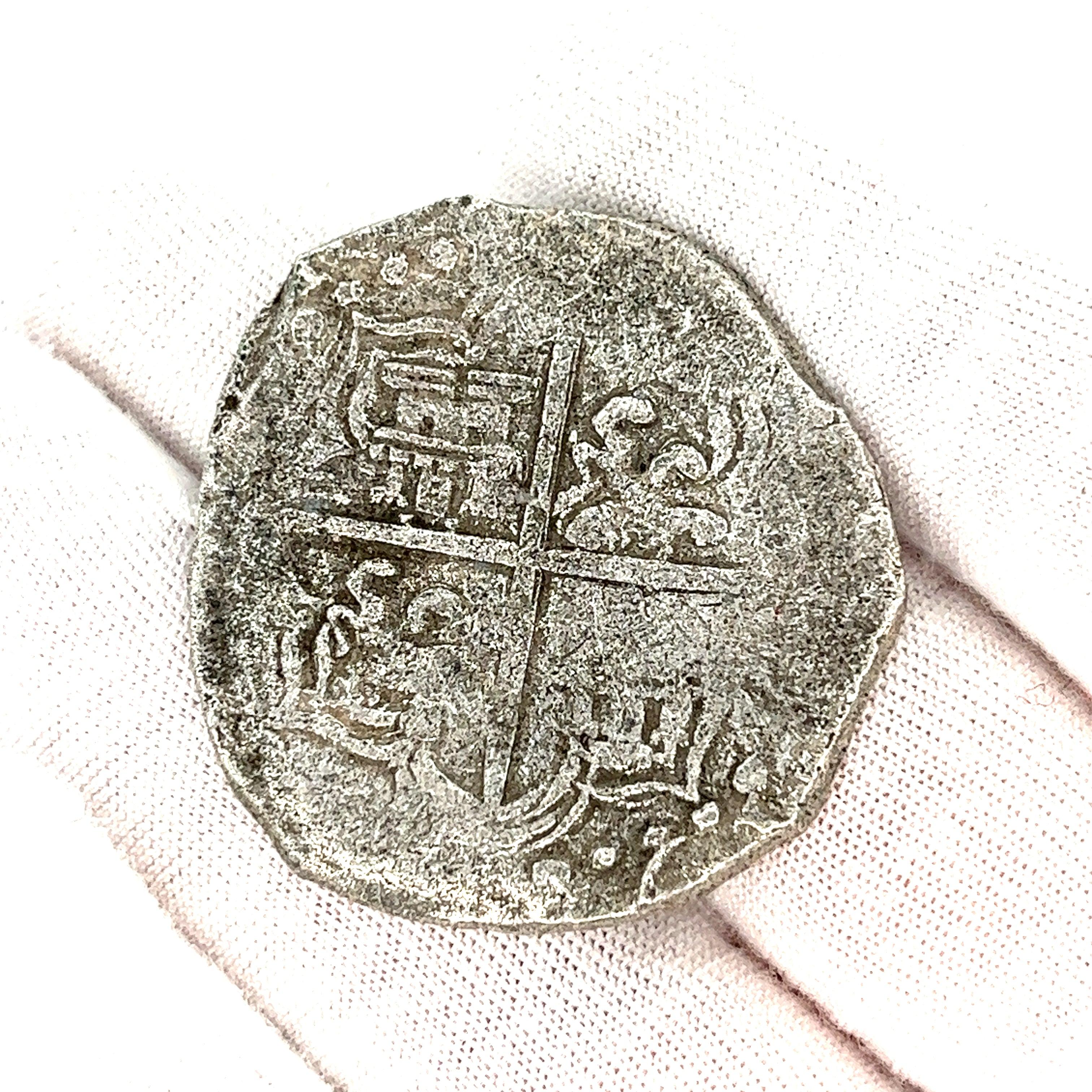Atocha Shipwreck 8 Reale Grade 3 pièce de monnaie Potosi et pendentif en or en vente 1