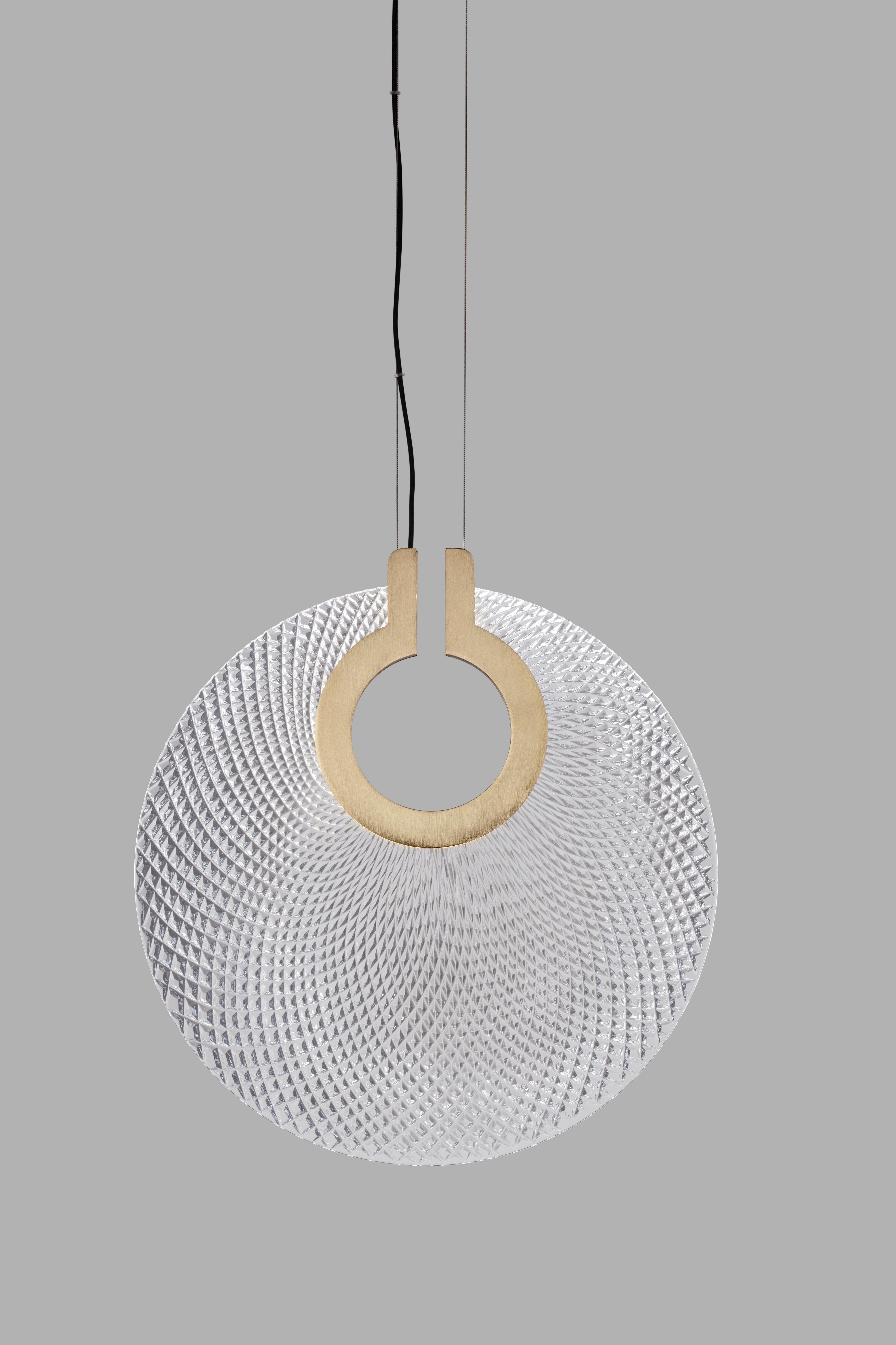 Lámpara Colgante Attolo 40 de Euroluce Lampadari
Dimensiones: P 2 x An 40 x Al 46 cm.
Materiales: Metal y cristal.

Disponible en diferentes tamaños y colores. Los precios pueden variar. Todas nuestras lámparas pueden cablearse según cada país. Si